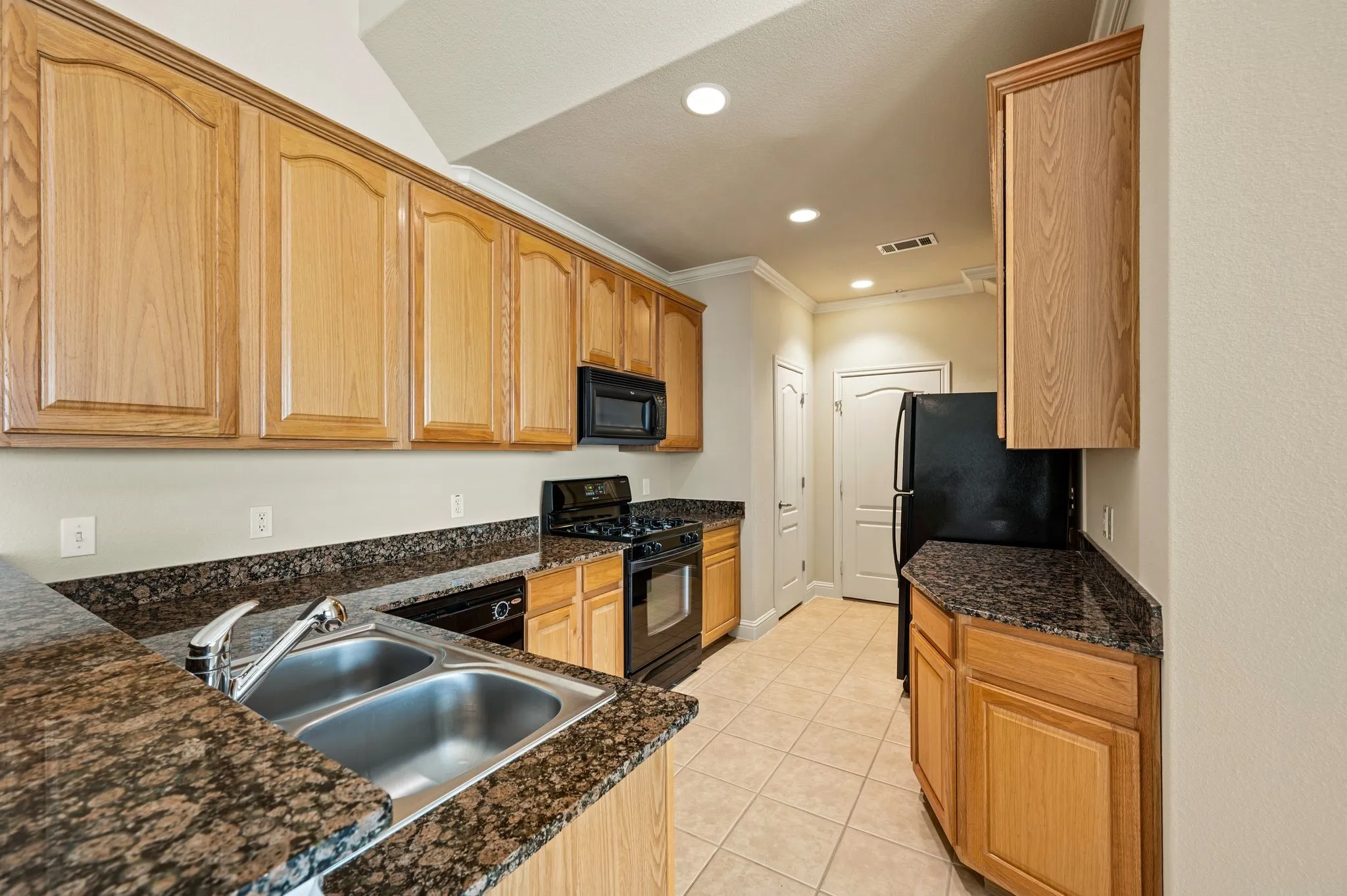 Single Family Residence For Sale in Tarrant County , 614 Rosemead Drive, Euless, Texas 76039, 2 Bedroom, 3 Bathroom, 2 Garage spaces, 1,661 Sqft, built in 2004, mls#21387959, Real Estate Agent in Euless, Homes For Sale in Tarrant county, Homes For Sale in Euless, Realtor in Euless Texas, Real Estate Brokerage Independent Realty Texas, Luminita Cordes Realtor