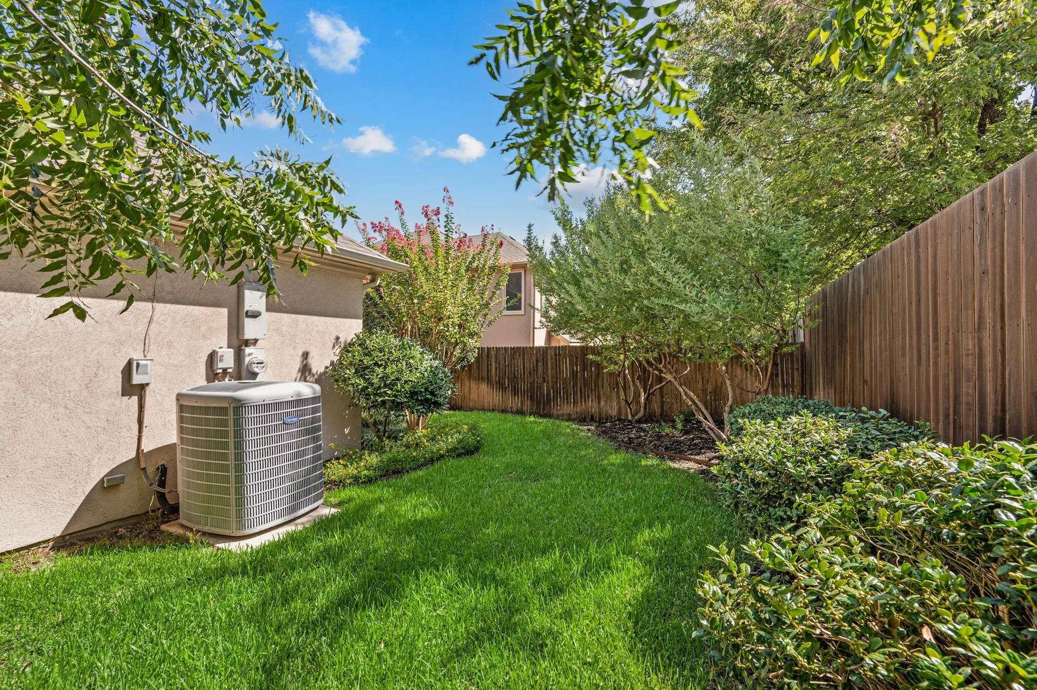 Single Family Residence For Sale in Tarrant County , 614 Rosemead Drive, Euless, Texas 76039, 2 Bedroom, 3 Bathroom, 2 Garage spaces, 1,661 Sqft, built in 2004, mls#21387959, Real Estate Agent in Euless, Homes For Sale in Tarrant county, Homes For Sale in Euless, Realtor in Euless Texas, Real Estate Brokerage Independent Realty Texas, Luminita Cordes Realtor