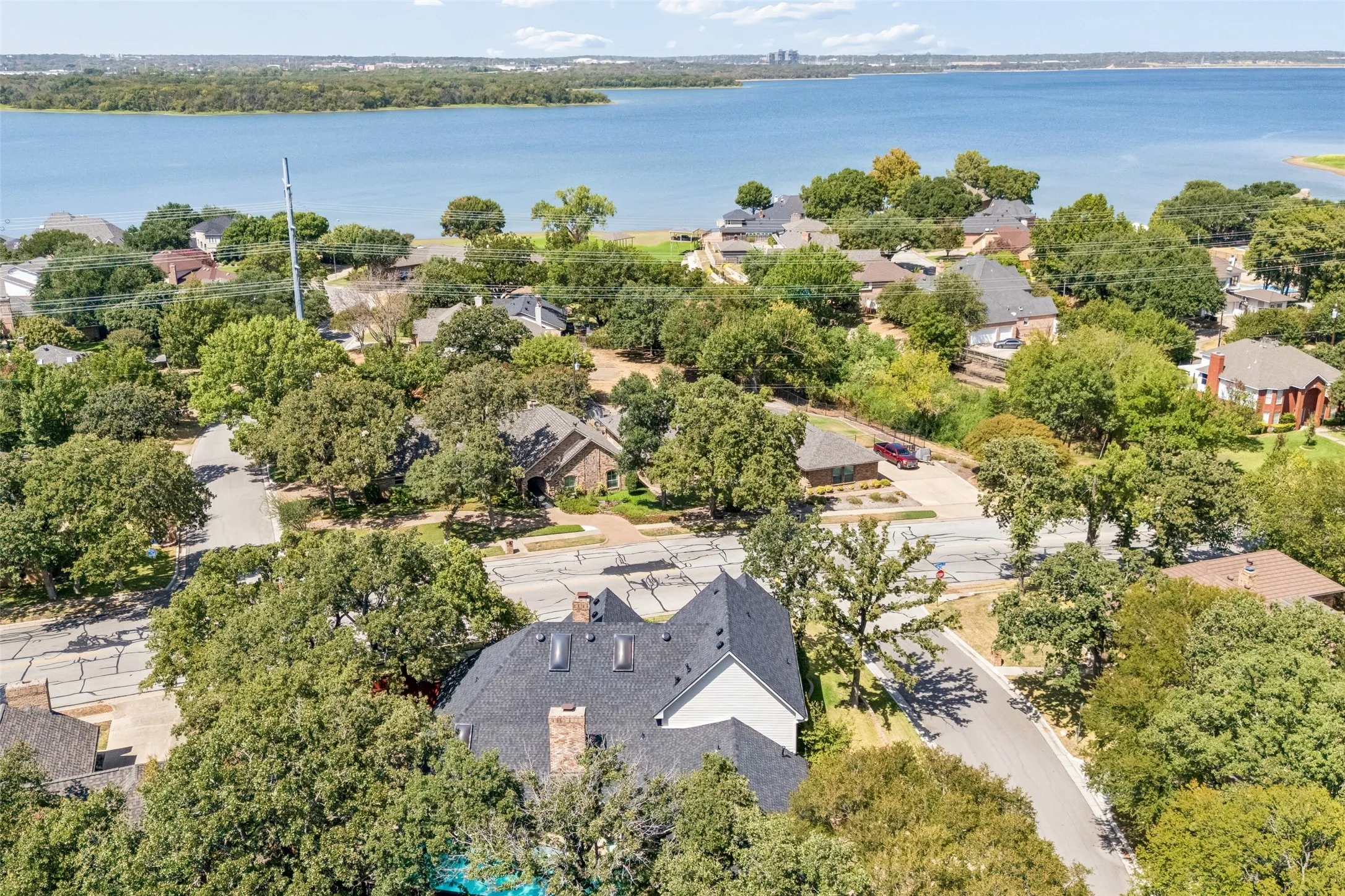 Single Family Residence For Sale in Tarrant County , 6512 Shorewood Drive, Arlington, Texas 76016, 4 Bedroom, 5 Bathroom, 2 Garage spaces, 3,468 Sqft, built in 1983, mls#21386671, Real Estate Agent in Arlington, Homes For Sale in Tarrant county, Homes For Sale in Arlington, Realtor in Arlington Texas, Real Estate Brokerage Independent Realty Texas, Luminita Cordes Realtor