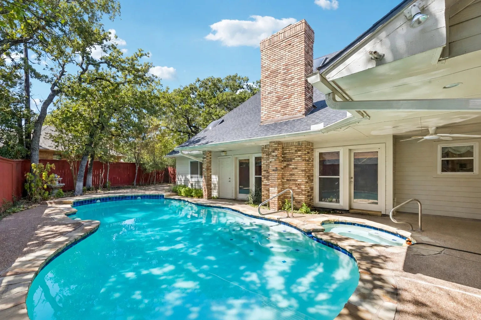 Single Family Residence For Sale in Tarrant County , 6512 Shorewood Drive, Arlington, Texas 76016, 4 Bedroom, 5 Bathroom, 2 Garage spaces, 3,468 Sqft, built in 1983, mls#21386671, Real Estate Agent in Arlington, Homes For Sale in Tarrant county, Homes For Sale in Arlington, Realtor in Arlington Texas, Real Estate Brokerage Independent Realty Texas, Luminita Cordes Realtor