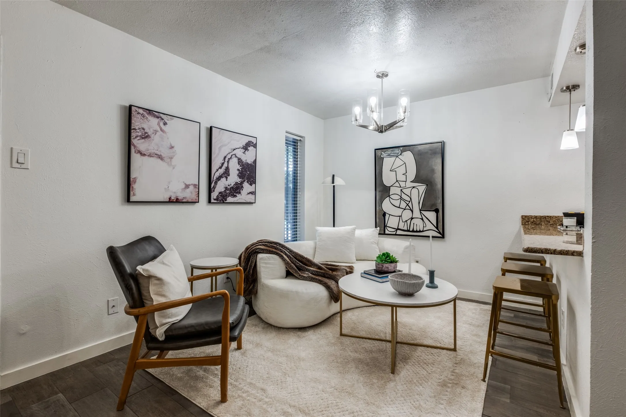 Condominium For Rent in Dallas County , 4525 Gilbert 204, Dallas, Texas 75219, 1 Bedroom, 1 Bathroom, Garage spaces, 471 Sqft, built in 1972, mls#21388405, Real Estate Agent in Dallas, Homes For Rent in Dallas county, Homes For Rent in Dallas, Realtor in Dallas Texas, Real Estate Brokerage Independent Realty Texas, Luminita Cordes Realtor