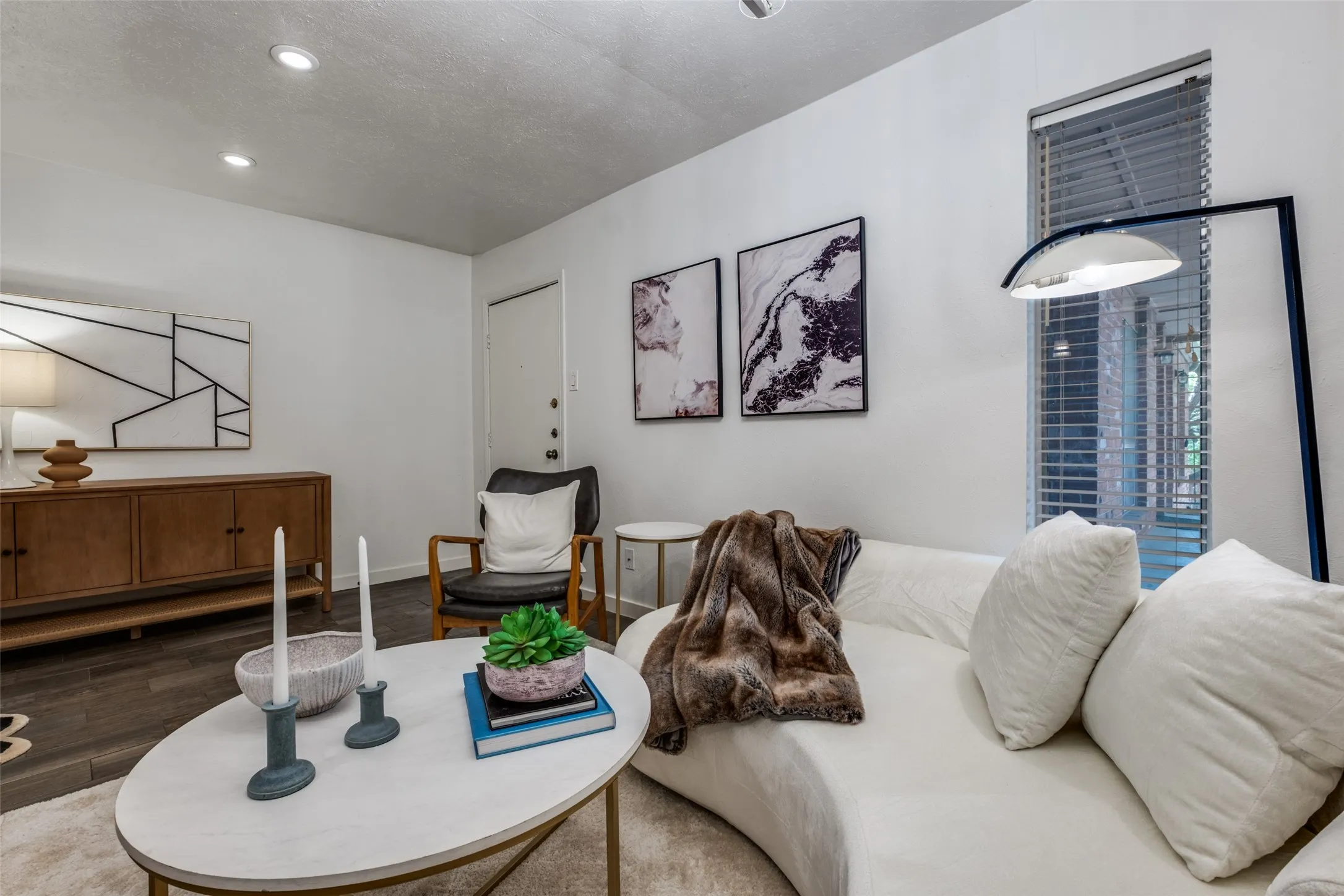 Condominium For Rent in Dallas County , 4525 Gilbert 204, Dallas, Texas 75219, 1 Bedroom, 1 Bathroom, Garage spaces, 471 Sqft, built in 1972, mls#21388405, Real Estate Agent in Dallas, Homes For Rent in Dallas county, Homes For Rent in Dallas, Realtor in Dallas Texas, Real Estate Brokerage Independent Realty Texas, Luminita Cordes Realtor