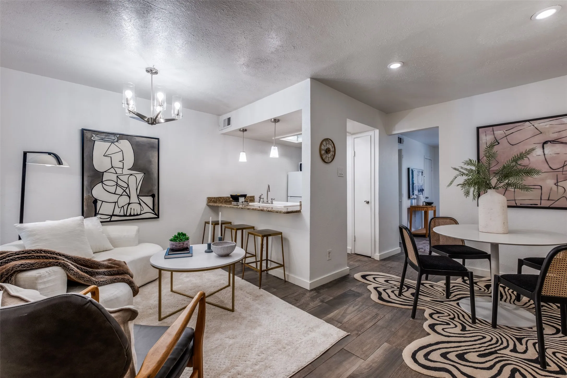 Condominium For Rent in Dallas County , 4525 Gilbert 204, Dallas, Texas 75219, 1 Bedroom, 1 Bathroom, Garage spaces, 471 Sqft, built in 1972, mls#21388405, Real Estate Agent in Dallas, Homes For Rent in Dallas county, Homes For Rent in Dallas, Realtor in Dallas Texas, Real Estate Brokerage Independent Realty Texas, Luminita Cordes Realtor
