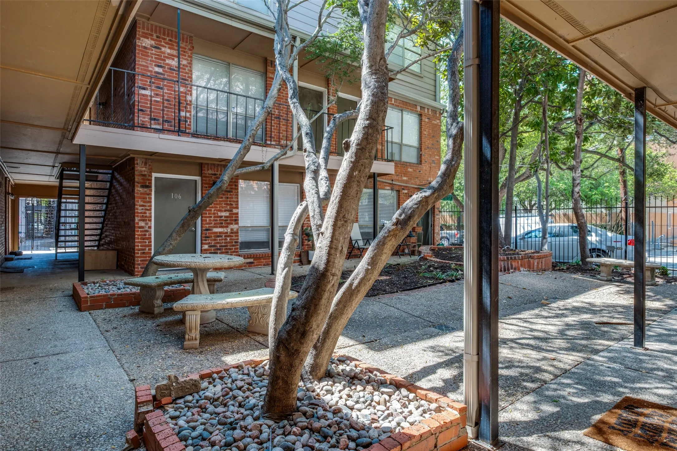 Condominium For Rent in Dallas County , 4525 Gilbert 204, Dallas, Texas 75219, 1 Bedroom, 1 Bathroom, Garage spaces, 471 Sqft, built in 1972, mls#21388405, Real Estate Agent in Dallas, Homes For Rent in Dallas county, Homes For Rent in Dallas, Realtor in Dallas Texas, Real Estate Brokerage Independent Realty Texas, Luminita Cordes Realtor
