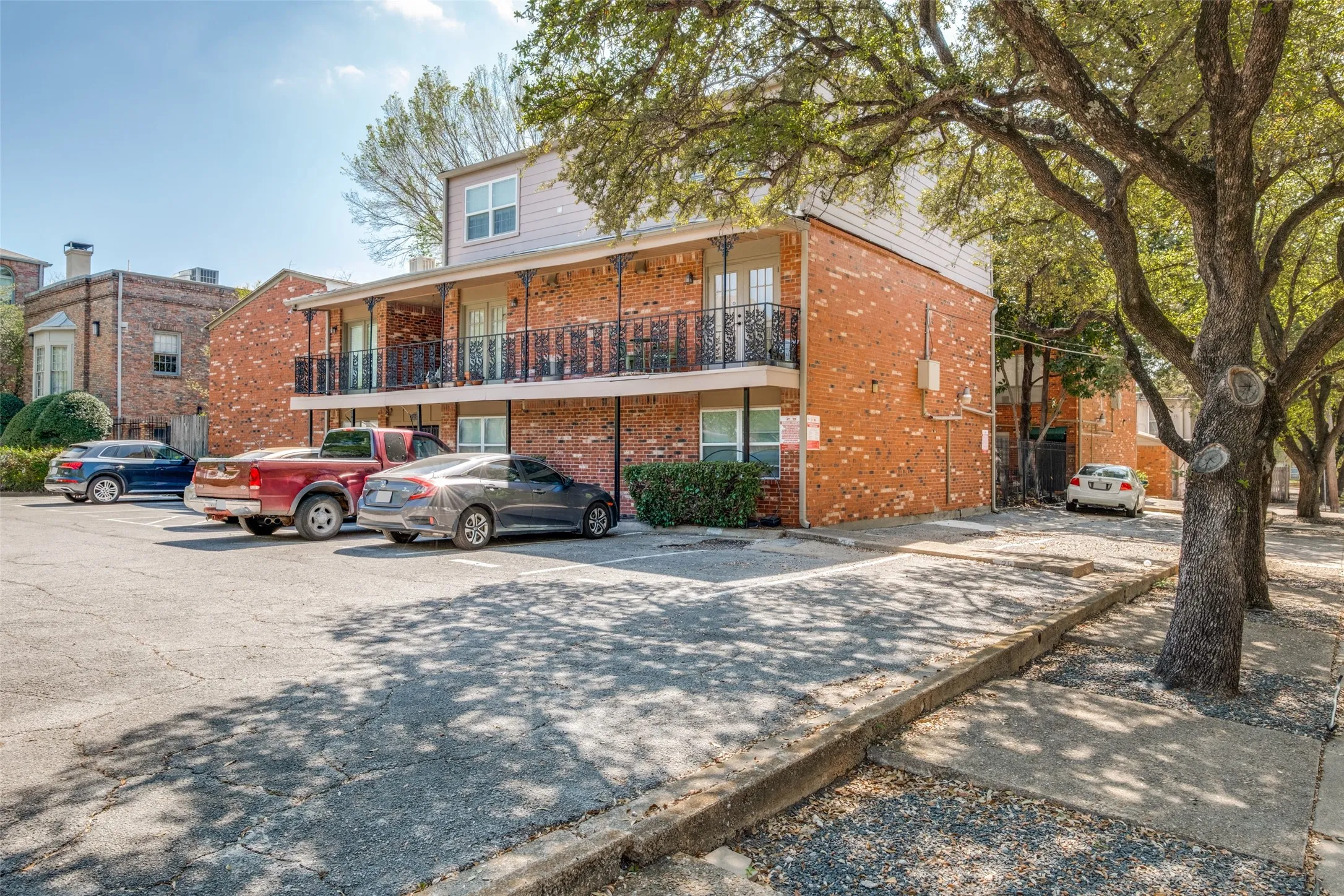 Condominium For Rent in Dallas County , 4525 Gilbert 204, Dallas, Texas 75219, 1 Bedroom, 1 Bathroom, Garage spaces, 471 Sqft, built in 1972, mls#21388405, Real Estate Agent in Dallas, Homes For Rent in Dallas county, Homes For Rent in Dallas, Realtor in Dallas Texas, Real Estate Brokerage Independent Realty Texas, Luminita Cordes Realtor