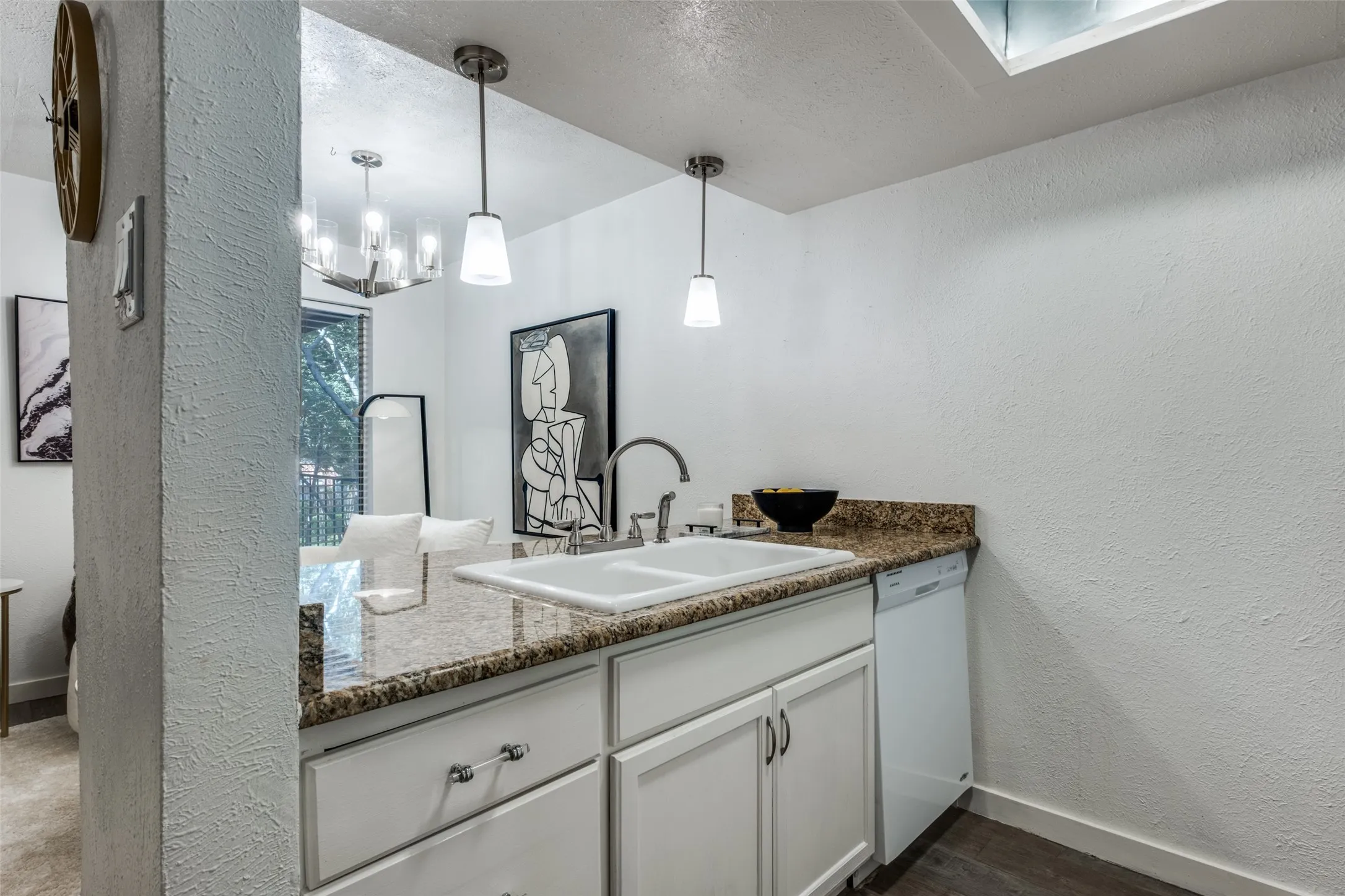 Condominium For Rent in Dallas County , 4525 Gilbert 204, Dallas, Texas 75219, 1 Bedroom, 1 Bathroom, Garage spaces, 471 Sqft, built in 1972, mls#21388405, Real Estate Agent in Dallas, Homes For Rent in Dallas county, Homes For Rent in Dallas, Realtor in Dallas Texas, Real Estate Brokerage Independent Realty Texas, Luminita Cordes Realtor
