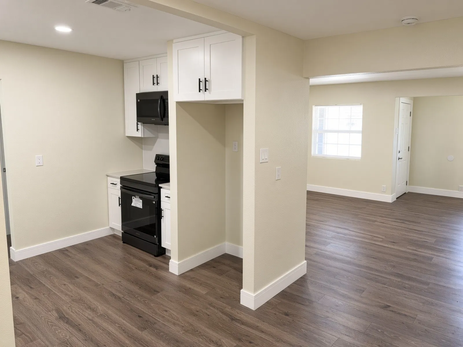 Single Family Residence For Sale in Dallas County , 1205 Oak Street, Grand Prairie, Texas 75050, 3 Bedroom, 2 Bathroom, Garage spaces, 1,169 Sqft, built in 1942, mls#21388170, Real Estate Agent in Grand Prairie, Homes For Sale in Dallas county, Homes For Sale in Grand Prairie, Realtor in Grand Prairie Texas, Real Estate Brokerage Independent Realty Texas, Luminita Cordes Realtor