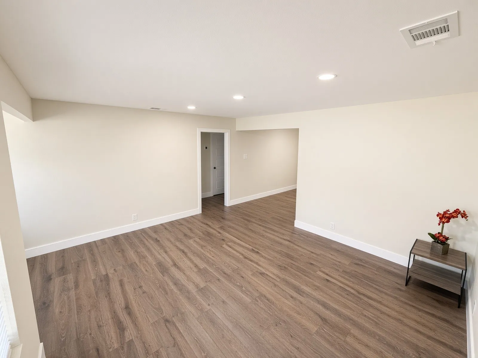 Single Family Residence For Sale in Dallas County , 1205 Oak Street, Grand Prairie, Texas 75050, 3 Bedroom, 2 Bathroom, Garage spaces, 1,169 Sqft, built in 1942, mls#21388170, Real Estate Agent in Grand Prairie, Homes For Sale in Dallas county, Homes For Sale in Grand Prairie, Realtor in Grand Prairie Texas, Real Estate Brokerage Independent Realty Texas, Luminita Cordes Realtor