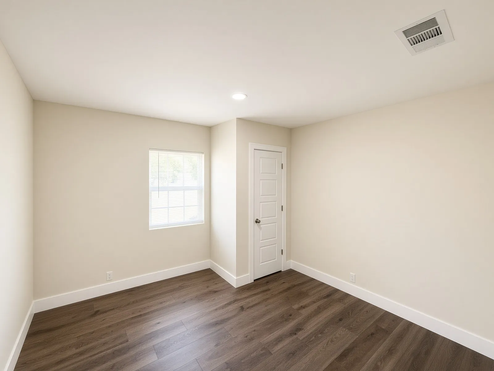 Single Family Residence For Sale in Dallas County , 1205 Oak Street, Grand Prairie, Texas 75050, 3 Bedroom, 2 Bathroom, Garage spaces, 1,169 Sqft, built in 1942, mls#21388170, Real Estate Agent in Grand Prairie, Homes For Sale in Dallas county, Homes For Sale in Grand Prairie, Realtor in Grand Prairie Texas, Real Estate Brokerage Independent Realty Texas, Luminita Cordes Realtor