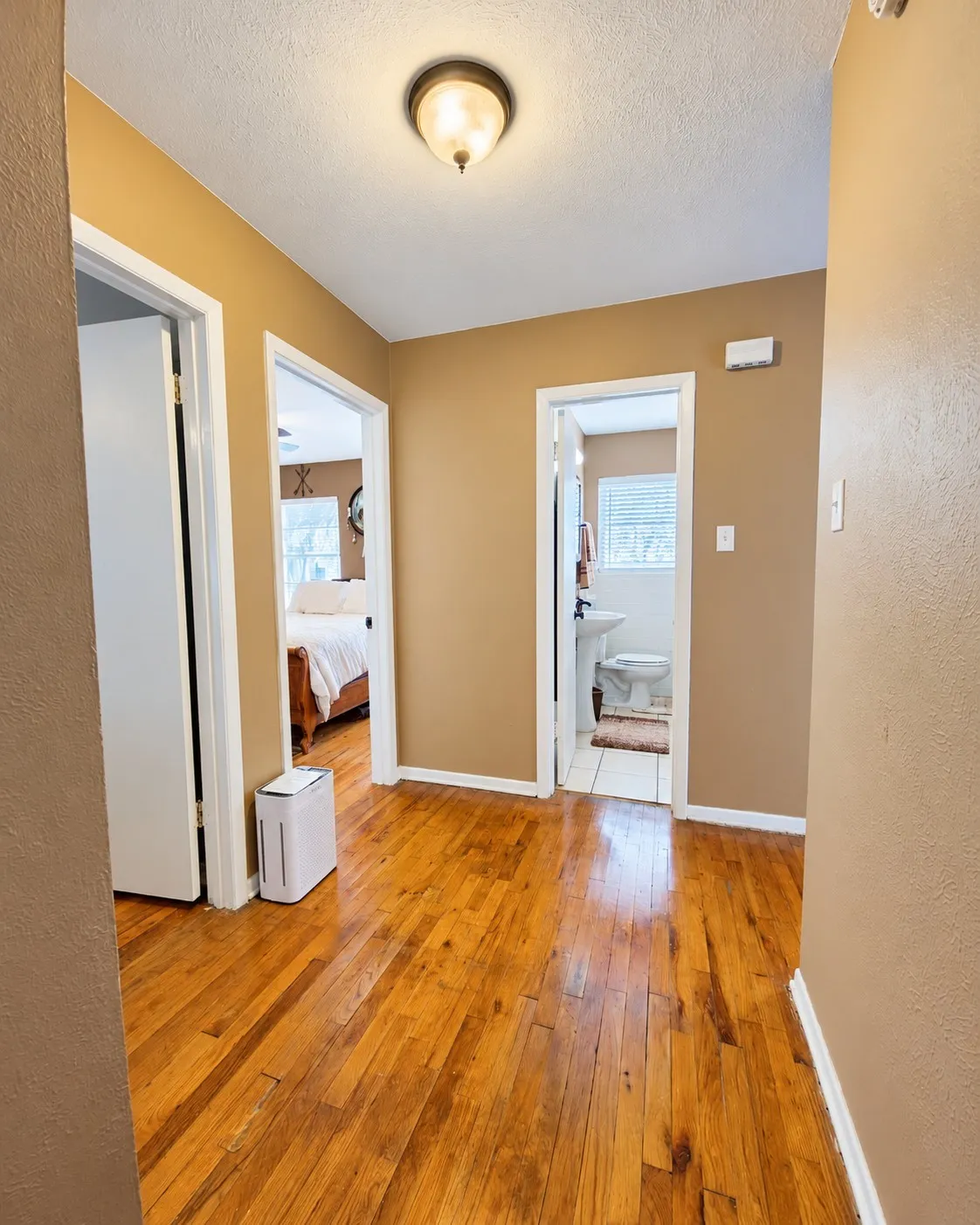 Single Family Residence For Sale in Parker County , 800 Kerry Lane, Azle, Texas 76020, 3 Bedroom, 2 Bathroom, 2 Garage spaces, 1,400 Sqft, built in 1961, mls#21387651, Real Estate Agent in Azle, Homes For Sale in Parker county, Homes For Sale in Azle, Realtor in Azle Texas, Real Estate Brokerage Independent Realty Texas, Luminita Cordes Realtor