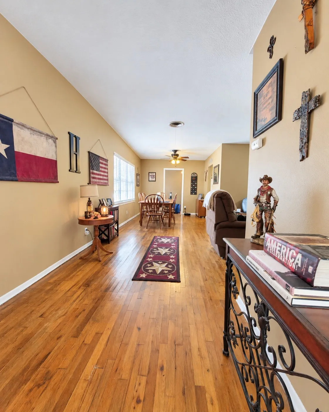 Single Family Residence For Sale in Parker County , 800 Kerry Lane, Azle, Texas 76020, 3 Bedroom, 2 Bathroom, 2 Garage spaces, 1,400 Sqft, built in 1961, mls#21387651, Real Estate Agent in Azle, Homes For Sale in Parker county, Homes For Sale in Azle, Realtor in Azle Texas, Real Estate Brokerage Independent Realty Texas, Luminita Cordes Realtor