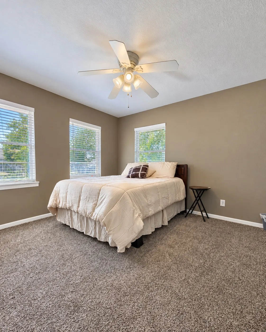 Single Family Residence For Sale in Parker County , 800 Kerry Lane, Azle, Texas 76020, 3 Bedroom, 2 Bathroom, 2 Garage spaces, 1,400 Sqft, built in 1961, mls#21387651, Real Estate Agent in Azle, Homes For Sale in Parker county, Homes For Sale in Azle, Realtor in Azle Texas, Real Estate Brokerage Independent Realty Texas, Luminita Cordes Realtor