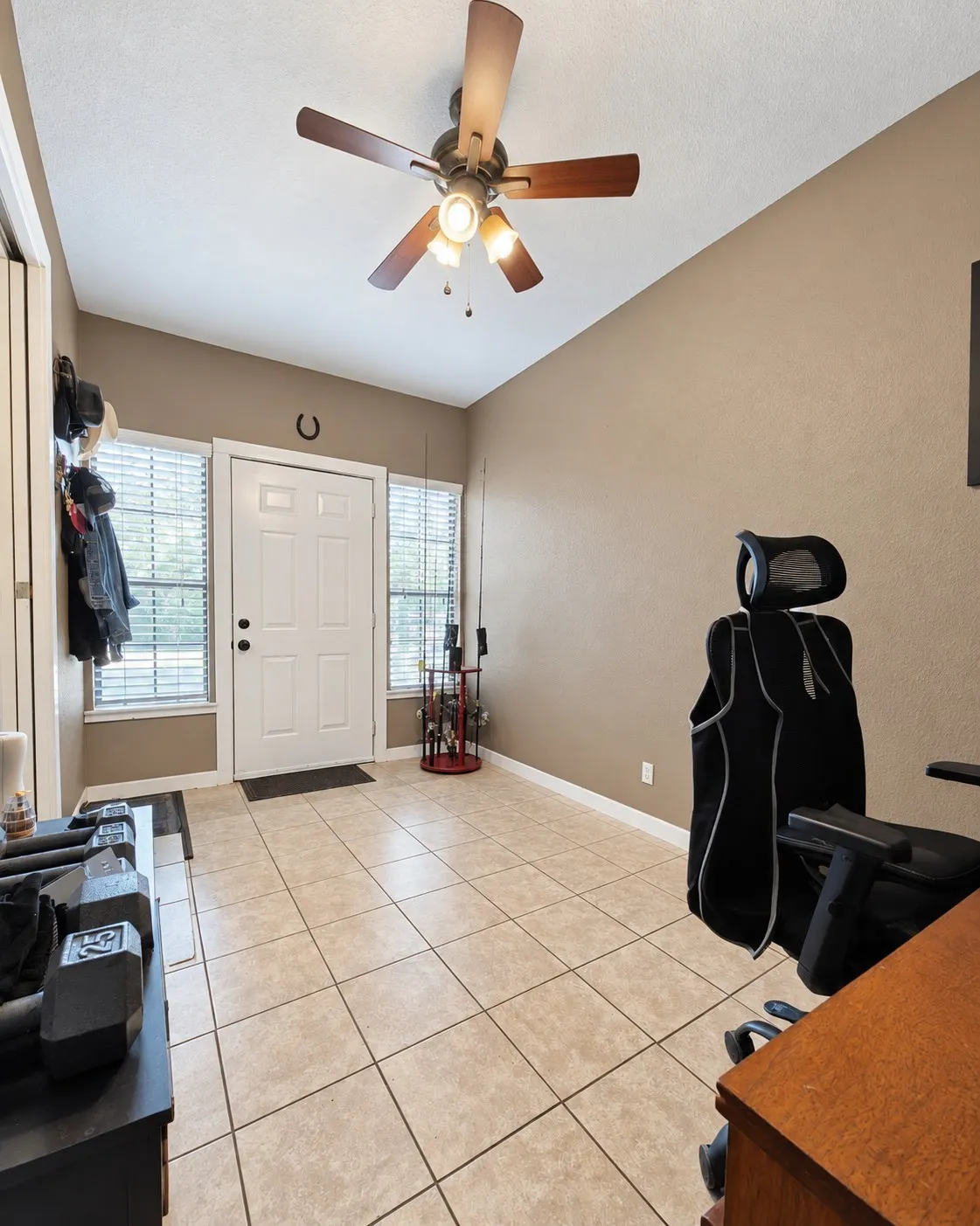 Single Family Residence For Sale in Parker County , 800 Kerry Lane, Azle, Texas 76020, 3 Bedroom, 2 Bathroom, 2 Garage spaces, 1,400 Sqft, built in 1961, mls#21387651, Real Estate Agent in Azle, Homes For Sale in Parker county, Homes For Sale in Azle, Realtor in Azle Texas, Real Estate Brokerage Independent Realty Texas, Luminita Cordes Realtor