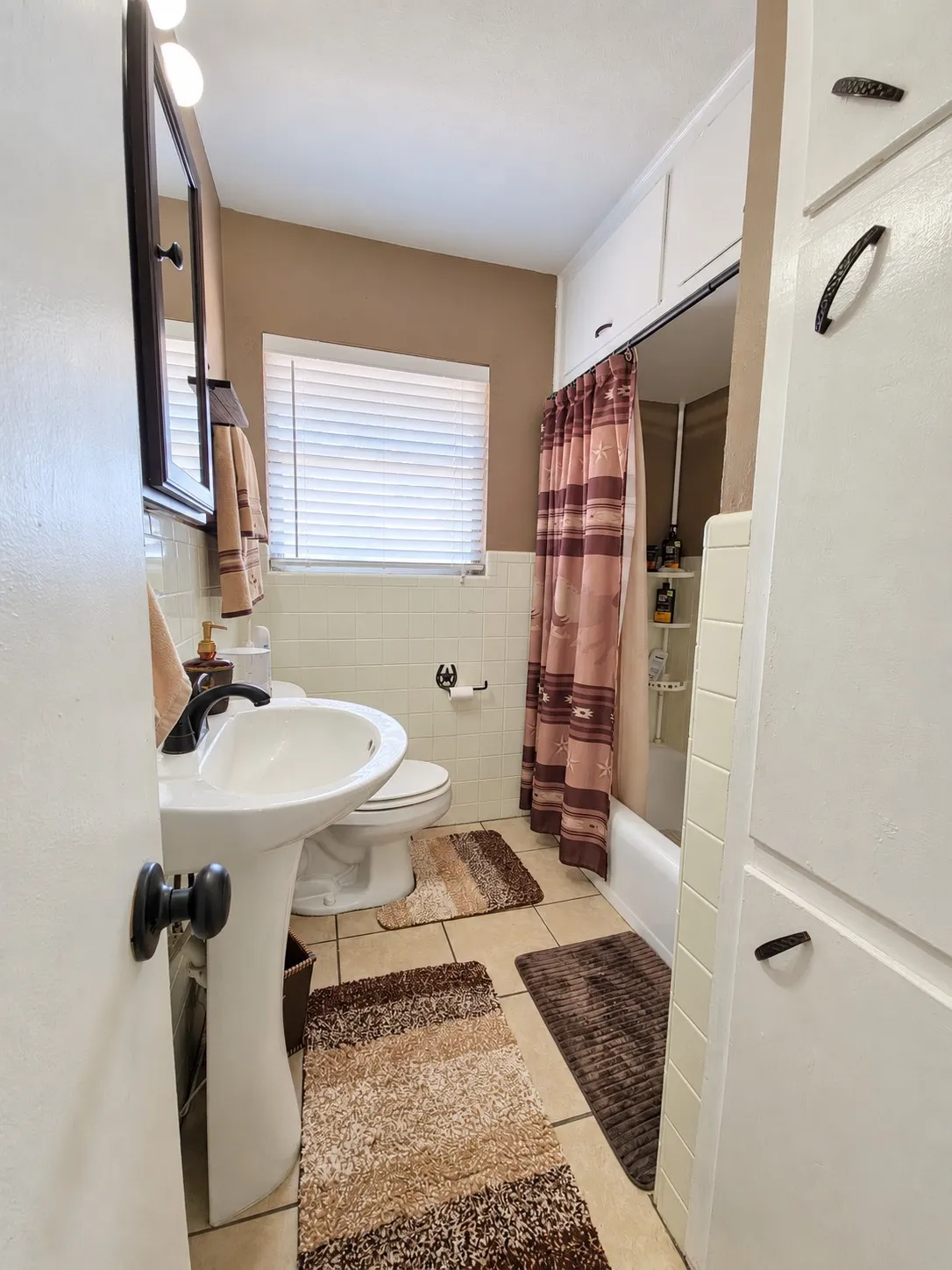 Single Family Residence For Sale in Parker County , 800 Kerry Lane, Azle, Texas 76020, 3 Bedroom, 2 Bathroom, 2 Garage spaces, 1,400 Sqft, built in 1961, mls#21387651, Real Estate Agent in Azle, Homes For Sale in Parker county, Homes For Sale in Azle, Realtor in Azle Texas, Real Estate Brokerage Independent Realty Texas, Luminita Cordes Realtor