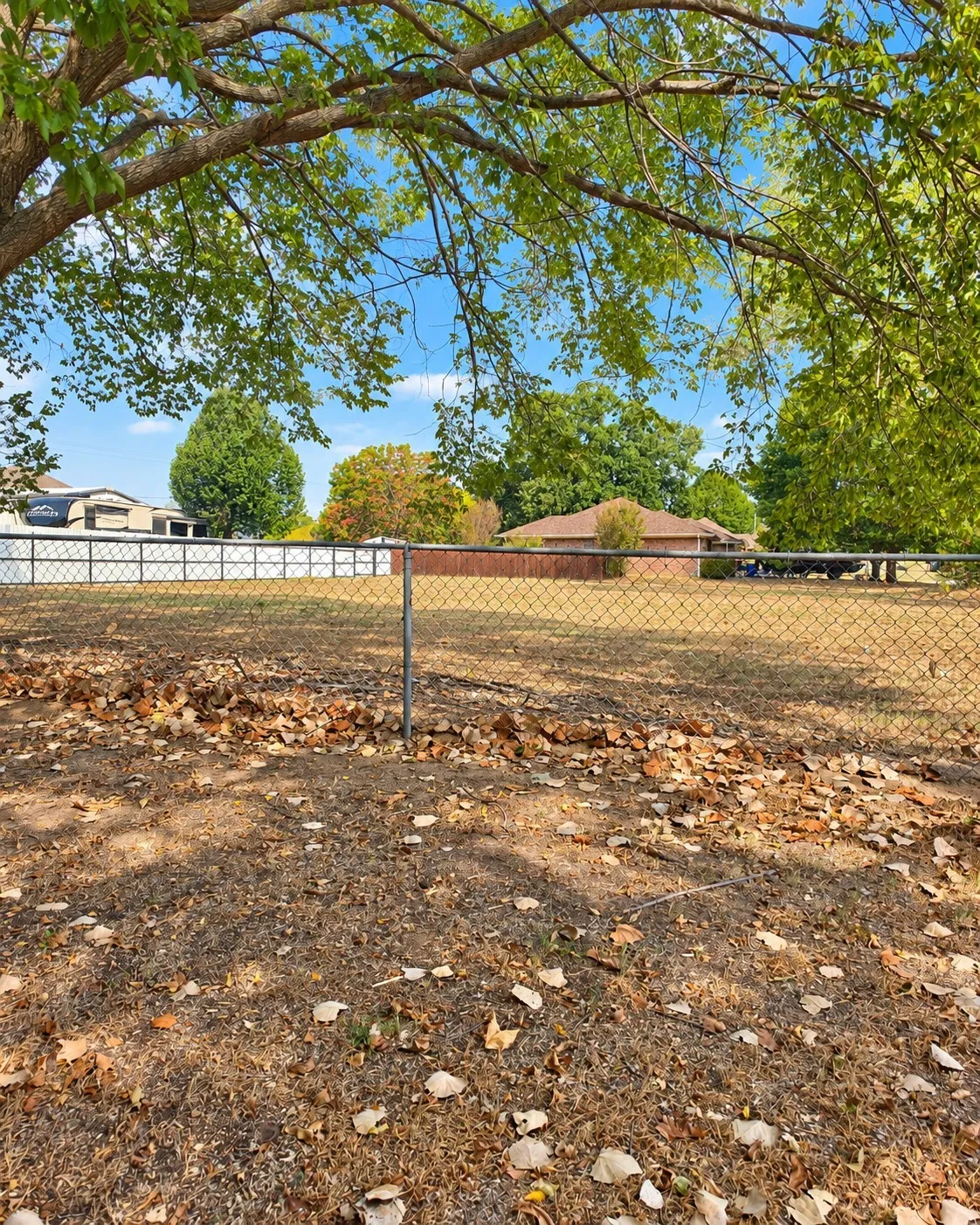 Single Family Residence For Sale in Parker County , 800 Kerry Lane, Azle, Texas 76020, 3 Bedroom, 2 Bathroom, 2 Garage spaces, 1,400 Sqft, built in 1961, mls#21387651, Real Estate Agent in Azle, Homes For Sale in Parker county, Homes For Sale in Azle, Realtor in Azle Texas, Real Estate Brokerage Independent Realty Texas, Luminita Cordes Realtor