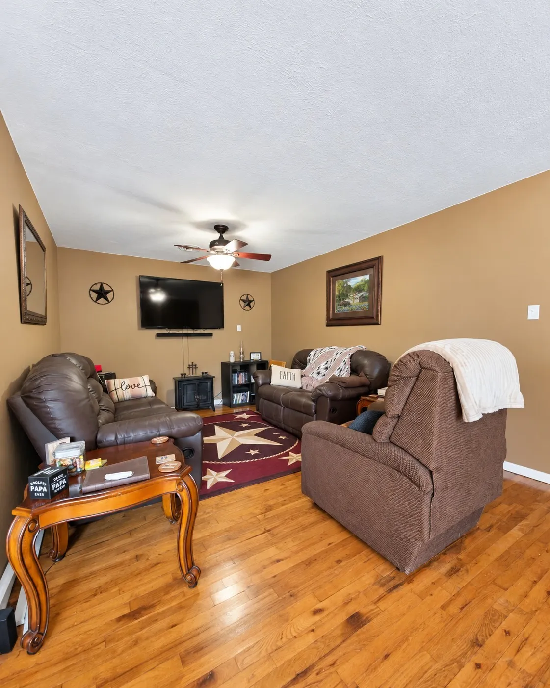 Single Family Residence For Sale in Parker County , 800 Kerry Lane, Azle, Texas 76020, 3 Bedroom, 2 Bathroom, 2 Garage spaces, 1,400 Sqft, built in 1961, mls#21387651, Real Estate Agent in Azle, Homes For Sale in Parker county, Homes For Sale in Azle, Realtor in Azle Texas, Real Estate Brokerage Independent Realty Texas, Luminita Cordes Realtor