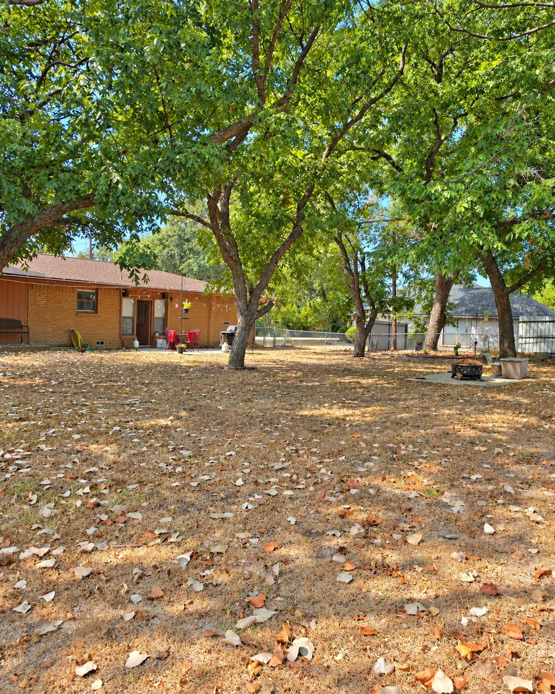 Single Family Residence For Sale in Parker County , 800 Kerry Lane, Azle, Texas 76020, 3 Bedroom, 2 Bathroom, 2 Garage spaces, 1,400 Sqft, built in 1961, mls#21387651, Real Estate Agent in Azle, Homes For Sale in Parker county, Homes For Sale in Azle, Realtor in Azle Texas, Real Estate Brokerage Independent Realty Texas, Luminita Cordes Realtor