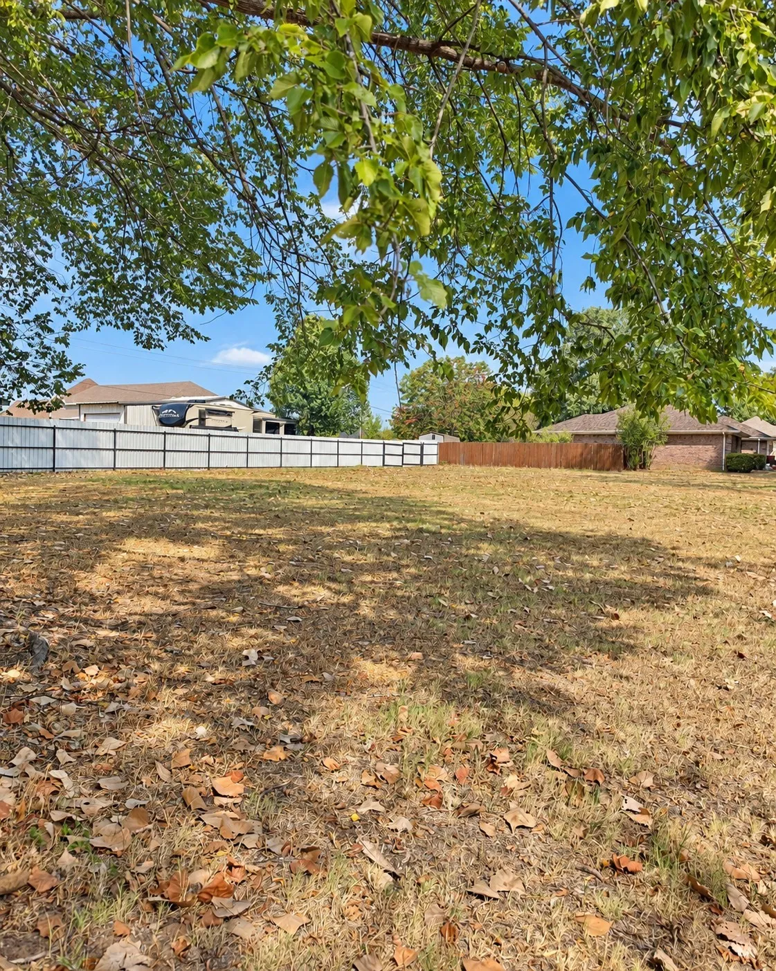 Single Family Residence For Sale in Parker County , 800 Kerry Lane, Azle, Texas 76020, 3 Bedroom, 2 Bathroom, 2 Garage spaces, 1,400 Sqft, built in 1961, mls#21387651, Real Estate Agent in Azle, Homes For Sale in Parker county, Homes For Sale in Azle, Realtor in Azle Texas, Real Estate Brokerage Independent Realty Texas, Luminita Cordes Realtor