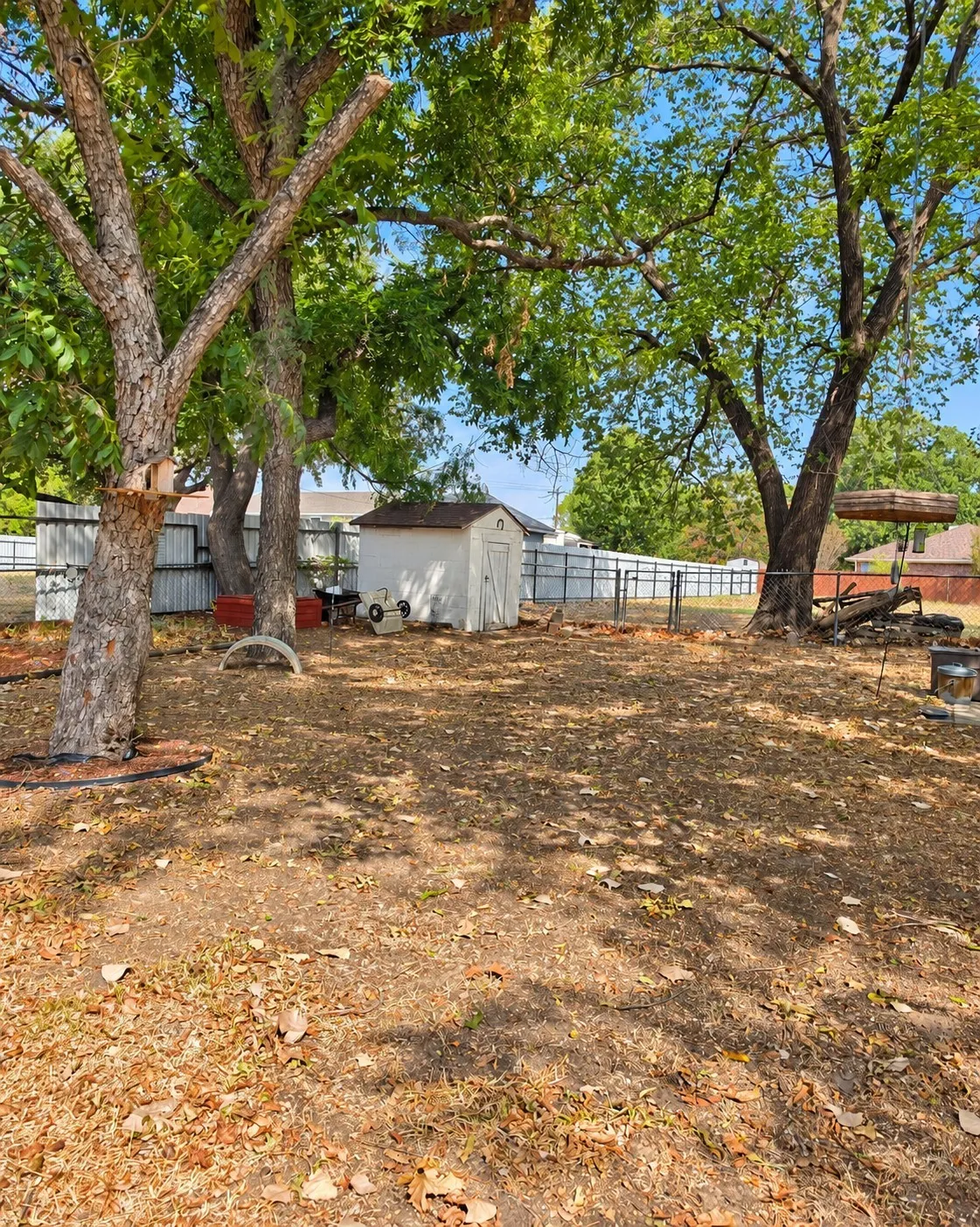 Single Family Residence For Sale in Parker County , 800 Kerry Lane, Azle, Texas 76020, 3 Bedroom, 2 Bathroom, 2 Garage spaces, 1,400 Sqft, built in 1961, mls#21387651, Real Estate Agent in Azle, Homes For Sale in Parker county, Homes For Sale in Azle, Realtor in Azle Texas, Real Estate Brokerage Independent Realty Texas, Luminita Cordes Realtor