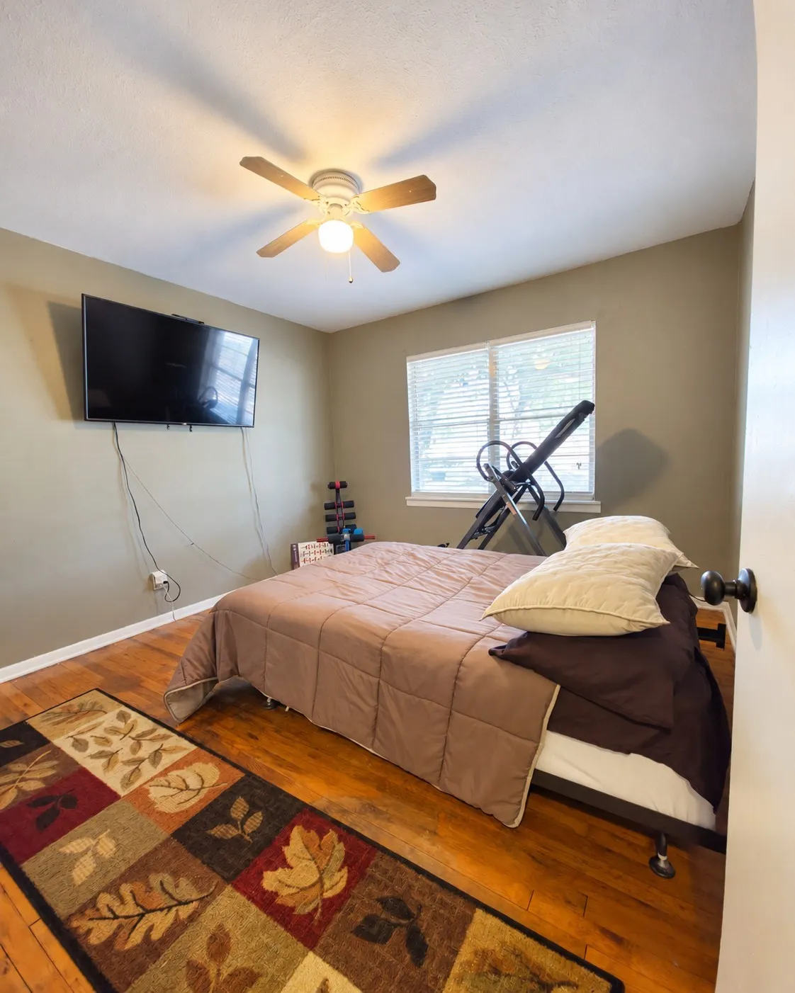 Single Family Residence For Sale in Parker County , 800 Kerry Lane, Azle, Texas 76020, 3 Bedroom, 2 Bathroom, 2 Garage spaces, 1,400 Sqft, built in 1961, mls#21387651, Real Estate Agent in Azle, Homes For Sale in Parker county, Homes For Sale in Azle, Realtor in Azle Texas, Real Estate Brokerage Independent Realty Texas, Luminita Cordes Realtor