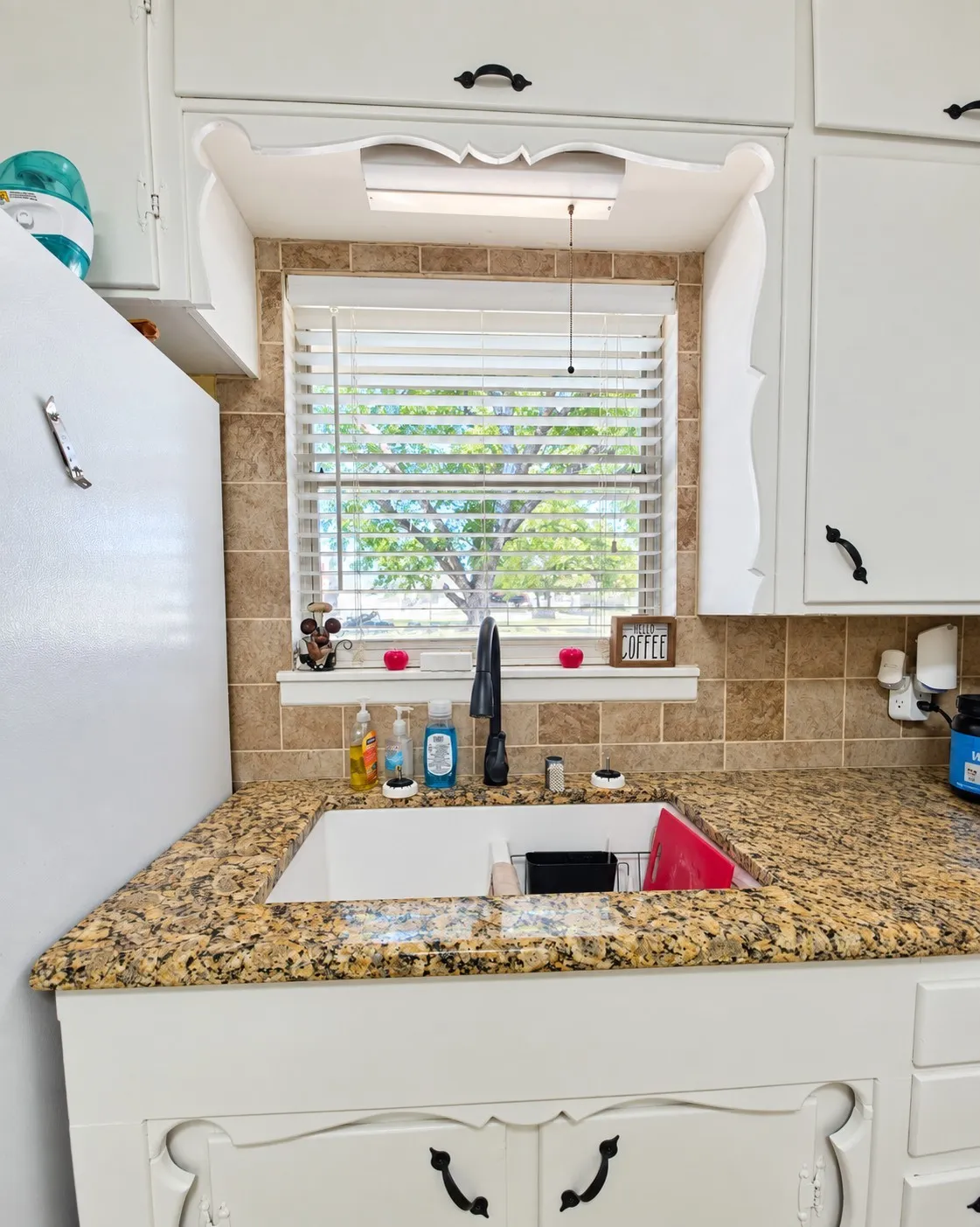 Single Family Residence For Sale in Parker County , 800 Kerry Lane, Azle, Texas 76020, 3 Bedroom, 2 Bathroom, 2 Garage spaces, 1,400 Sqft, built in 1961, mls#21387651, Real Estate Agent in Azle, Homes For Sale in Parker county, Homes For Sale in Azle, Realtor in Azle Texas, Real Estate Brokerage Independent Realty Texas, Luminita Cordes Realtor