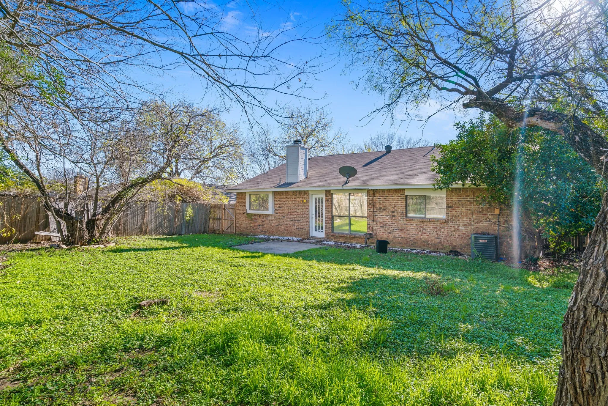 Single Family Residence For Rent in Dallas County , 2334 Dartmouth Drive, Grand Prairie, Texas 75052, 3 Bedroom, 2 Bathroom, 2 Garage spaces, 1,455 Sqft, built in 1985, mls#21387952, Real Estate Agent in Grand Prairie, Homes For Rent in Dallas county, Homes For Rent in Grand Prairie, Realtor in Grand Prairie Texas, Real Estate Brokerage Independent Realty Texas, Luminita Cordes Realtor