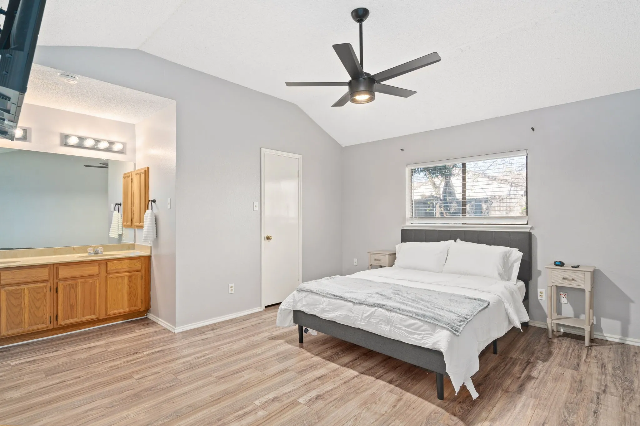 Single Family Residence For Rent in Dallas County , 2334 Dartmouth Drive, Grand Prairie, Texas 75052, 3 Bedroom, 2 Bathroom, 2 Garage spaces, 1,455 Sqft, built in 1985, mls#21387952, Real Estate Agent in Grand Prairie, Homes For Rent in Dallas county, Homes For Rent in Grand Prairie, Realtor in Grand Prairie Texas, Real Estate Brokerage Independent Realty Texas, Luminita Cordes Realtor