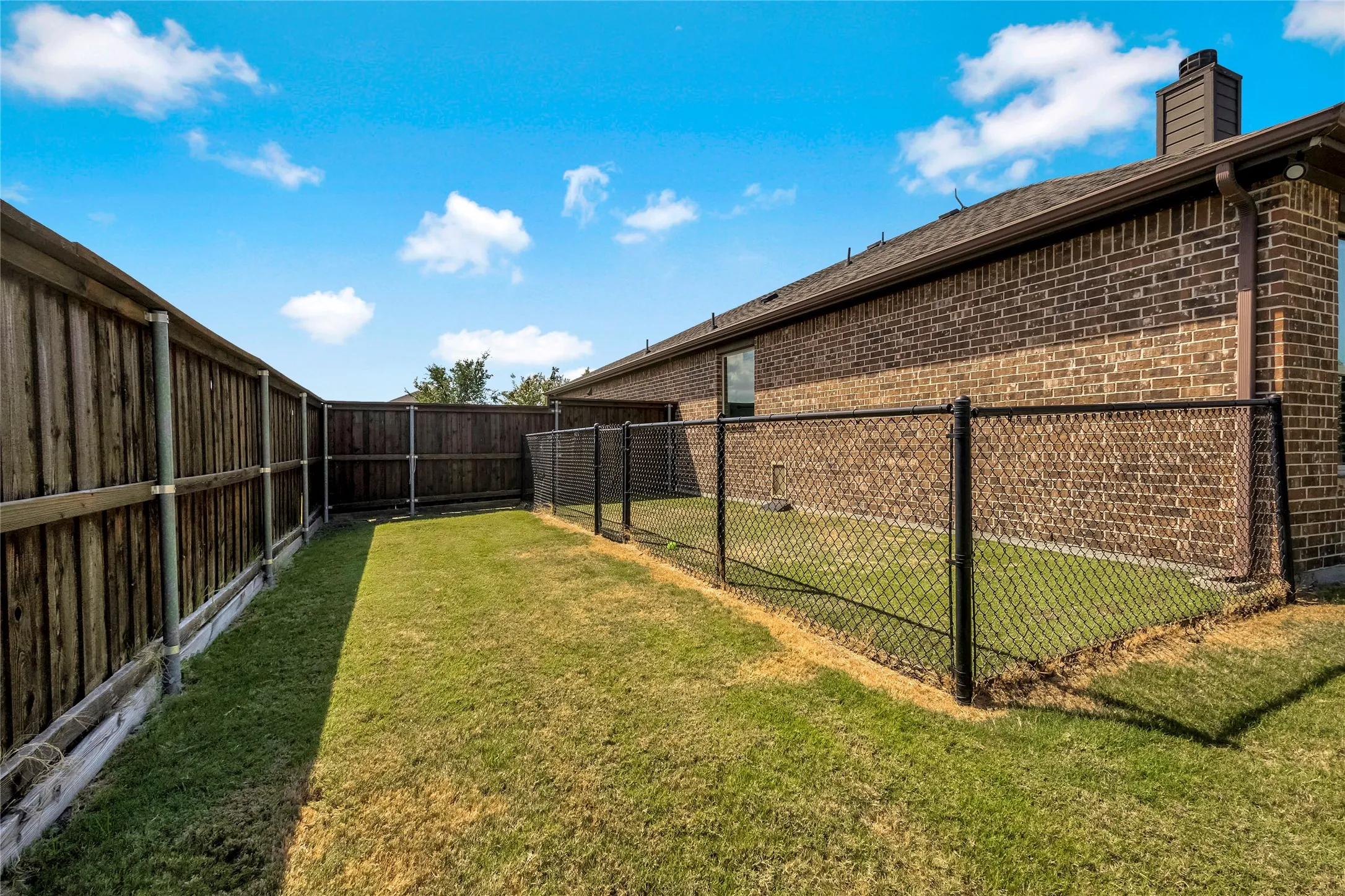 Single Family Residence For Sale in Collin County , 341 Amber Lane, Nevada, Texas 75173, 4 Bedroom, 3 Bathroom, 3 Garage spaces, 2,655 Sqft, built in 2016, mls#21388219, Real Estate Agent in Nevada, Homes For Sale in Collin county, Homes For Sale in Nevada, Realtor in Nevada Texas, Real Estate Brokerage Independent Realty Texas, Luminita Cordes Realtor