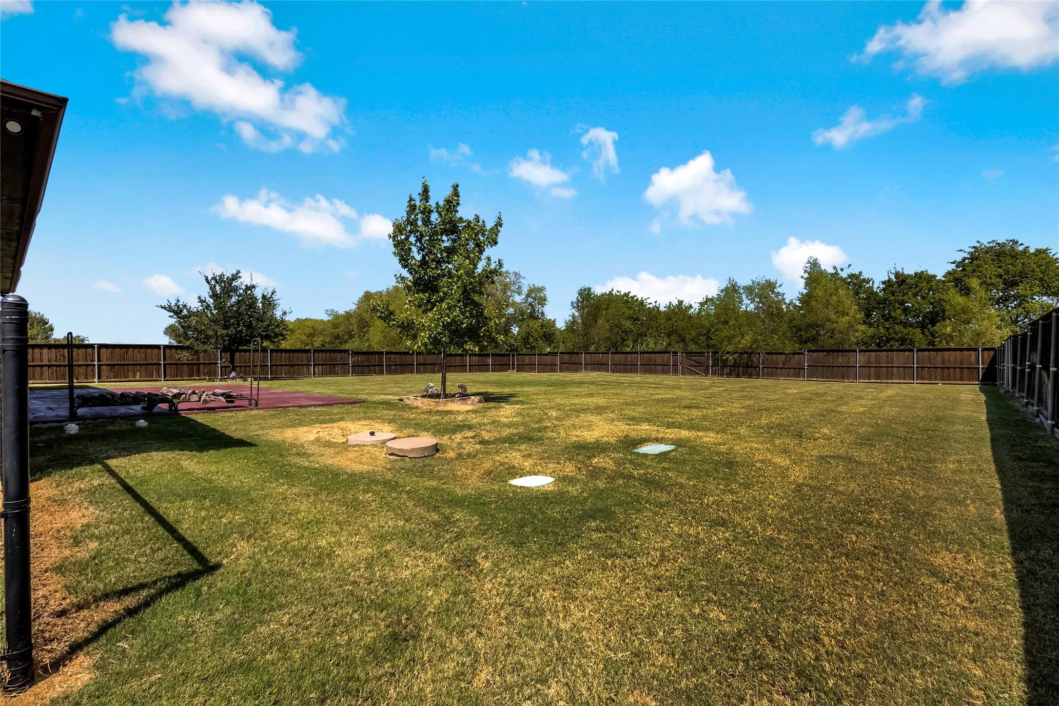 Single Family Residence For Sale in Collin County , 341 Amber Lane, Nevada, Texas 75173, 4 Bedroom, 3 Bathroom, 3 Garage spaces, 2,655 Sqft, built in 2016, mls#21388219, Real Estate Agent in Nevada, Homes For Sale in Collin county, Homes For Sale in Nevada, Realtor in Nevada Texas, Real Estate Brokerage Independent Realty Texas, Luminita Cordes Realtor