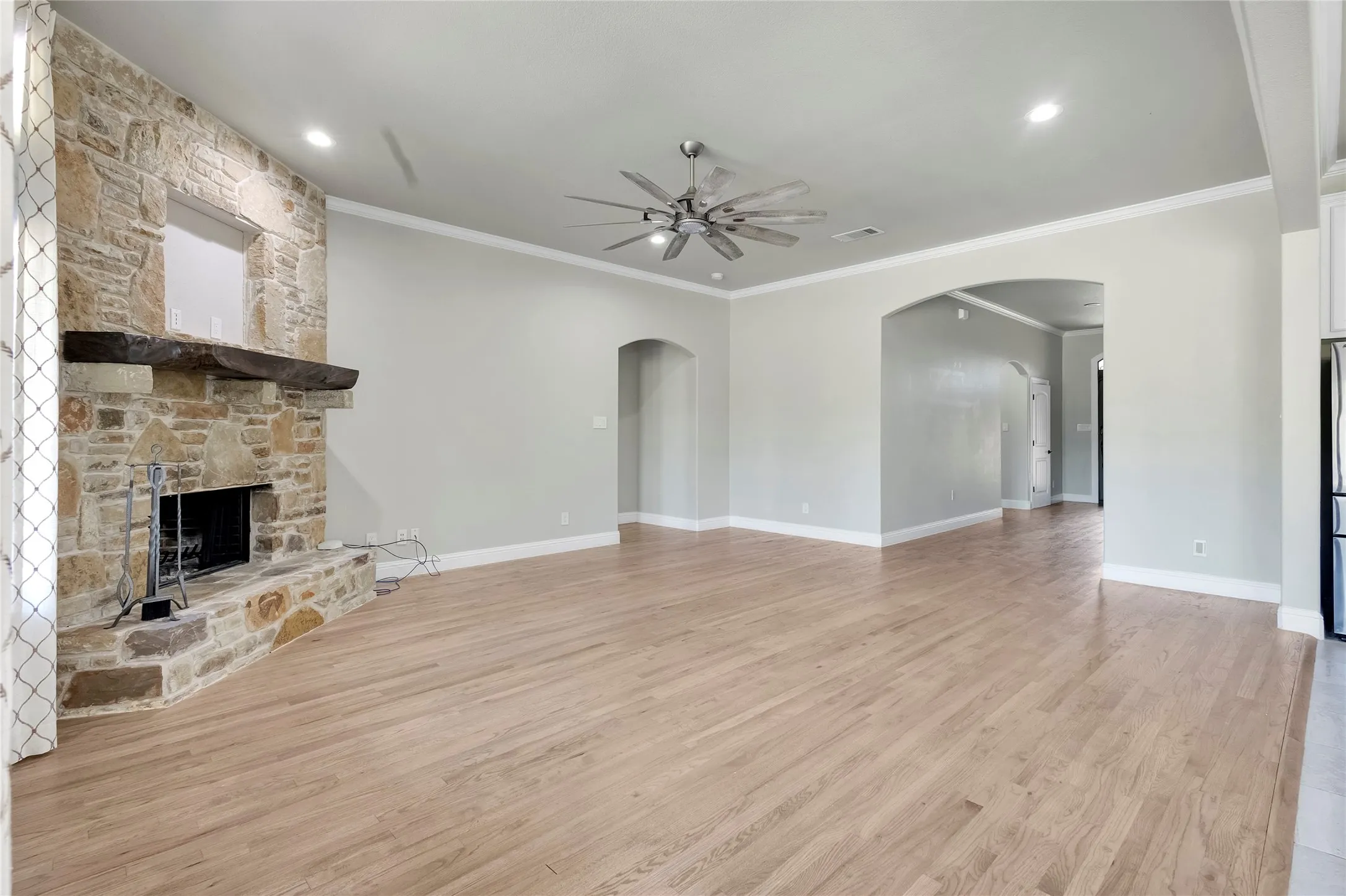 Single Family Residence For Sale in Collin County , 341 Amber Lane, Nevada, Texas 75173, 4 Bedroom, 3 Bathroom, 3 Garage spaces, 2,655 Sqft, built in 2016, mls#21388219, Real Estate Agent in Nevada, Homes For Sale in Collin county, Homes For Sale in Nevada, Realtor in Nevada Texas, Real Estate Brokerage Independent Realty Texas, Luminita Cordes Realtor