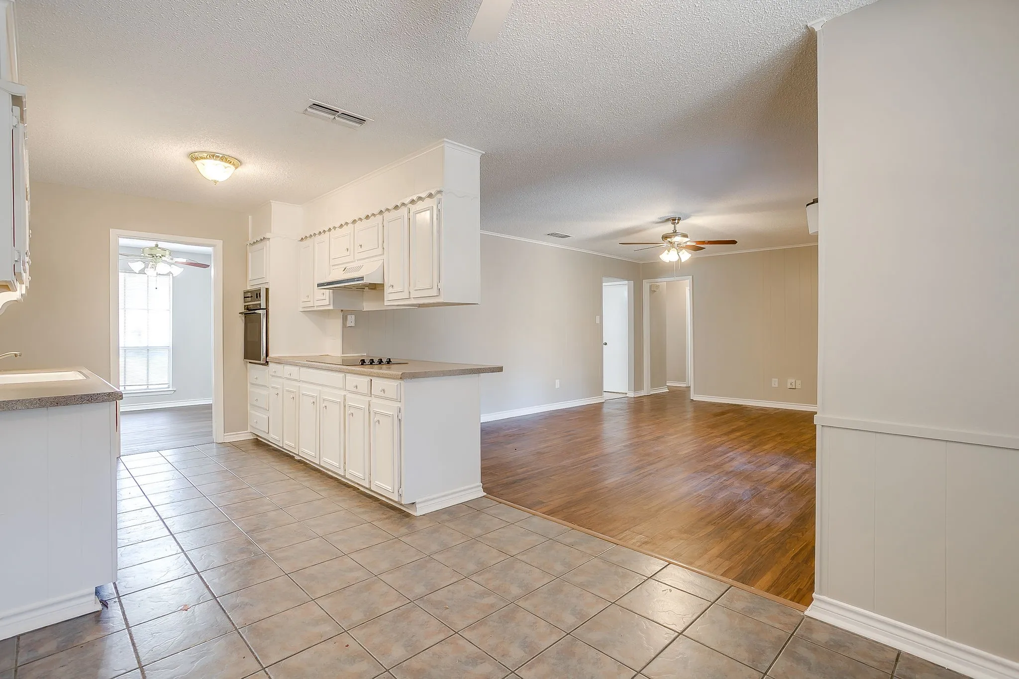 Single Family Residence For Rent in Tarrant County , 6528 Winifred Drive, Fort Worth, Texas 76133, 4 Bedroom, 2 Bathroom, 2 Garage spaces, 2,080 Sqft, built in 1969, mls#21378944, Real Estate Agent in Fort Worth, Homes For Rent in Tarrant county, Homes For Rent in Fort Worth, Realtor in Fort Worth Texas, Real Estate Brokerage Independent Realty Texas, Luminita Cordes Realtor
