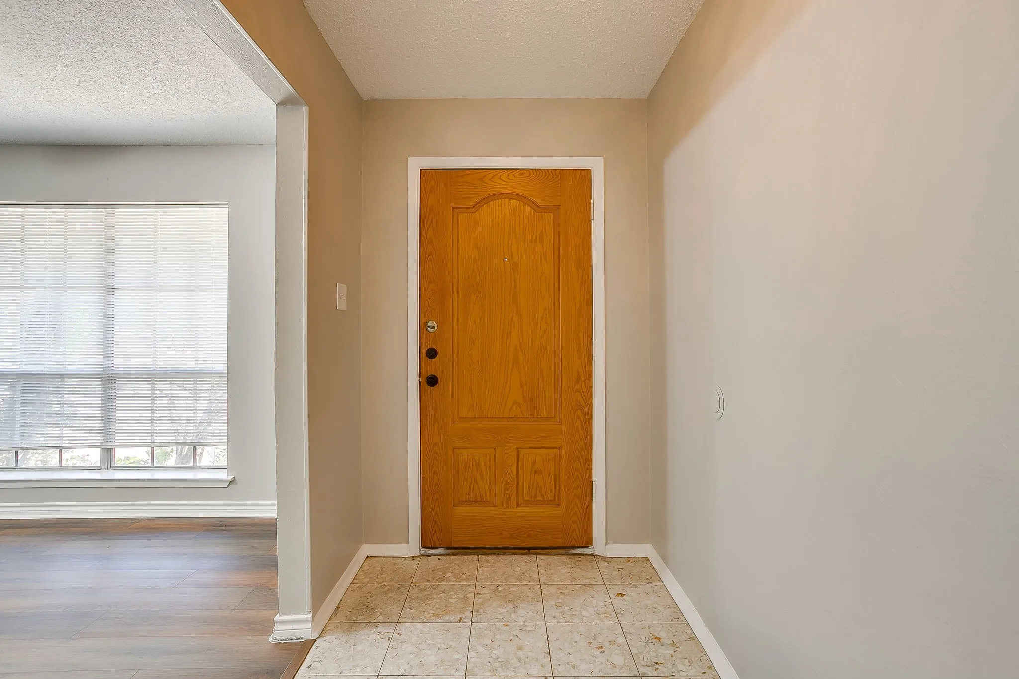 Single Family Residence For Rent in Tarrant County , 6528 Winifred Drive, Fort Worth, Texas 76133, 4 Bedroom, 2 Bathroom, 2 Garage spaces, 2,080 Sqft, built in 1969, mls#21378944, Real Estate Agent in Fort Worth, Homes For Rent in Tarrant county, Homes For Rent in Fort Worth, Realtor in Fort Worth Texas, Real Estate Brokerage Independent Realty Texas, Luminita Cordes Realtor