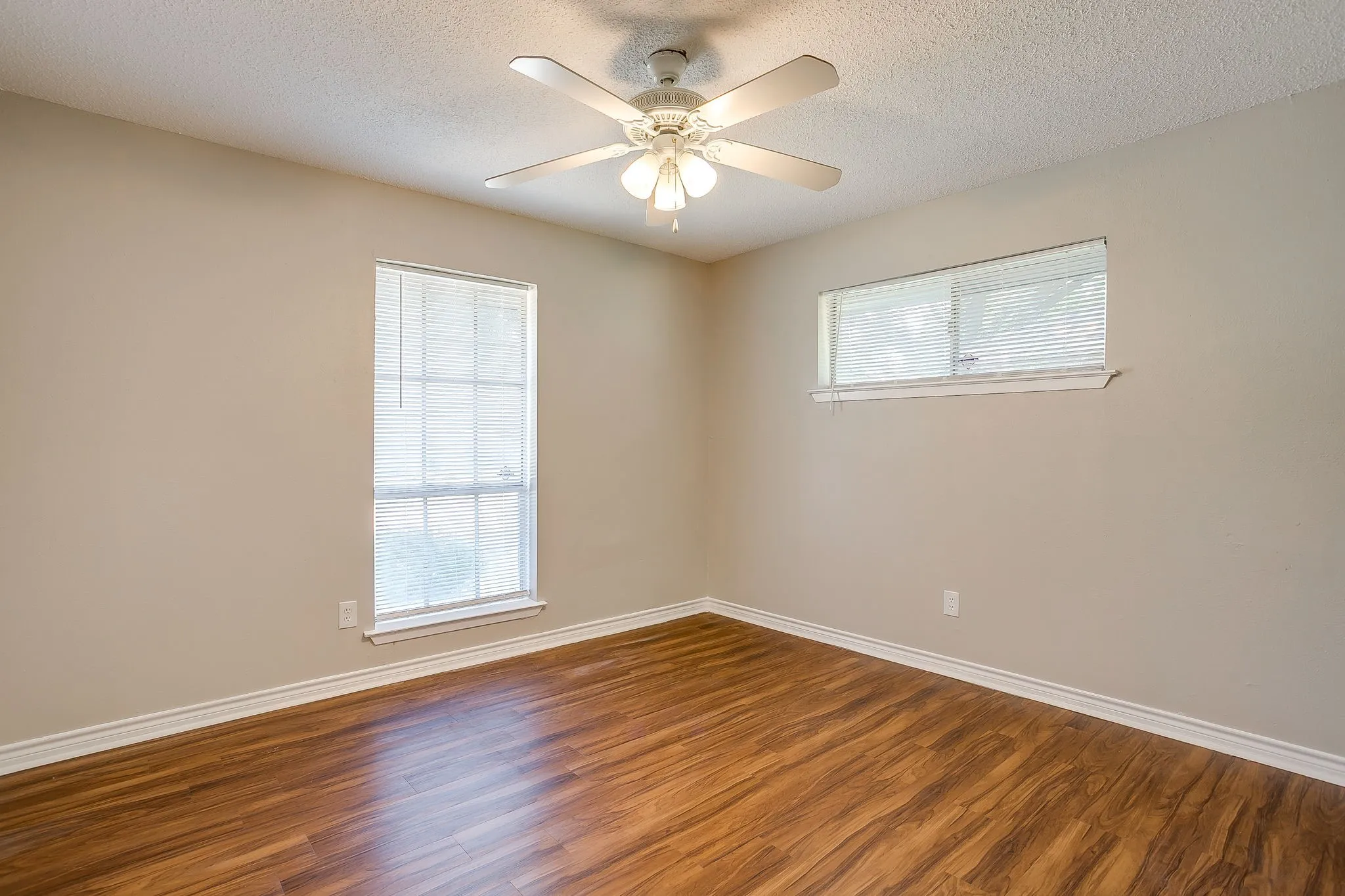 Single Family Residence For Rent in Tarrant County , 6528 Winifred Drive, Fort Worth, Texas 76133, 4 Bedroom, 2 Bathroom, 2 Garage spaces, 2,080 Sqft, built in 1969, mls#21378944, Real Estate Agent in Fort Worth, Homes For Rent in Tarrant county, Homes For Rent in Fort Worth, Realtor in Fort Worth Texas, Real Estate Brokerage Independent Realty Texas, Luminita Cordes Realtor