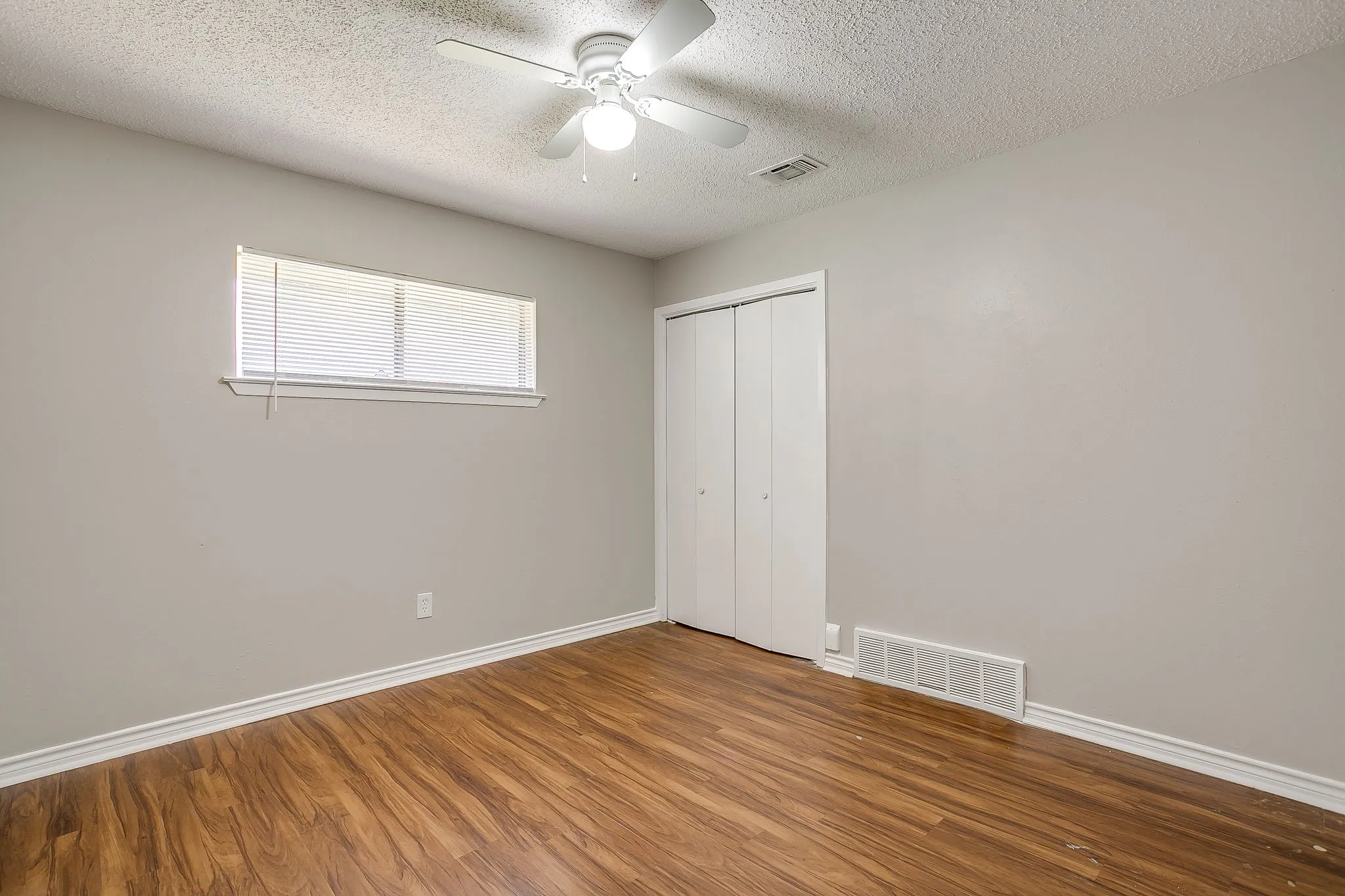 Single Family Residence For Rent in Tarrant County , 6528 Winifred Drive, Fort Worth, Texas 76133, 4 Bedroom, 2 Bathroom, 2 Garage spaces, 2,080 Sqft, built in 1969, mls#21378944, Real Estate Agent in Fort Worth, Homes For Rent in Tarrant county, Homes For Rent in Fort Worth, Realtor in Fort Worth Texas, Real Estate Brokerage Independent Realty Texas, Luminita Cordes Realtor