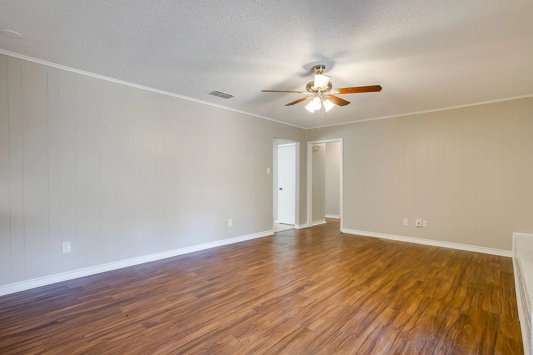Single Family Residence For Rent in Tarrant County , 6528 Winifred Drive, Fort Worth, Texas 76133, 4 Bedroom, 2 Bathroom, 2 Garage spaces, 2,080 Sqft, built in 1969, mls#21378944, Real Estate Agent in Fort Worth, Homes For Rent in Tarrant county, Homes For Rent in Fort Worth, Realtor in Fort Worth Texas, Real Estate Brokerage Independent Realty Texas, Luminita Cordes Realtor