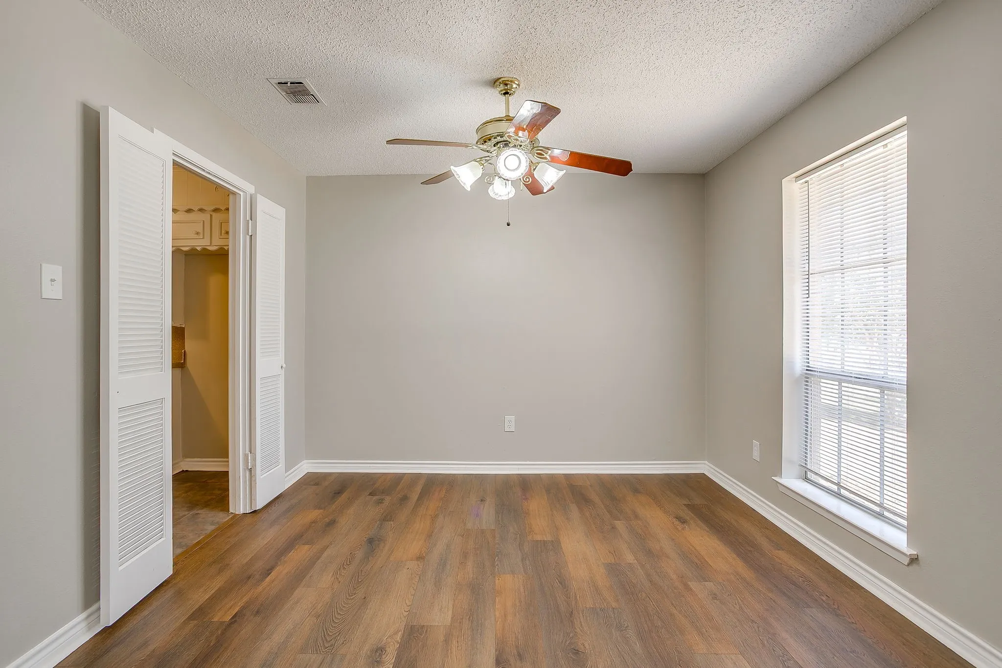 Single Family Residence For Rent in Tarrant County , 6528 Winifred Drive, Fort Worth, Texas 76133, 4 Bedroom, 2 Bathroom, 2 Garage spaces, 2,080 Sqft, built in 1969, mls#21378944, Real Estate Agent in Fort Worth, Homes For Rent in Tarrant county, Homes For Rent in Fort Worth, Realtor in Fort Worth Texas, Real Estate Brokerage Independent Realty Texas, Luminita Cordes Realtor