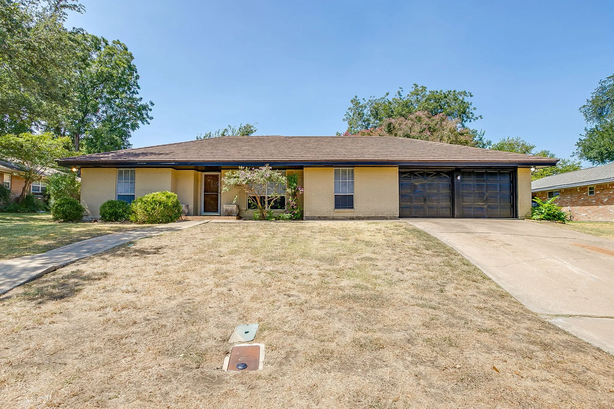 Single Family Residence For Rent in Tarrant County , 6528 Winifred Drive, Fort Worth, Texas 76133, 4 Bedroom, 2 Bathroom, 2 Garage spaces, 2,080 Sqft, built in 1969, mls#21378944, Real Estate Agent in Fort Worth, Homes For Rent in Tarrant county, Homes For Rent in Fort Worth, Realtor in Fort Worth Texas, Real Estate Brokerage Independent Realty Texas, Luminita Cordes Realtor