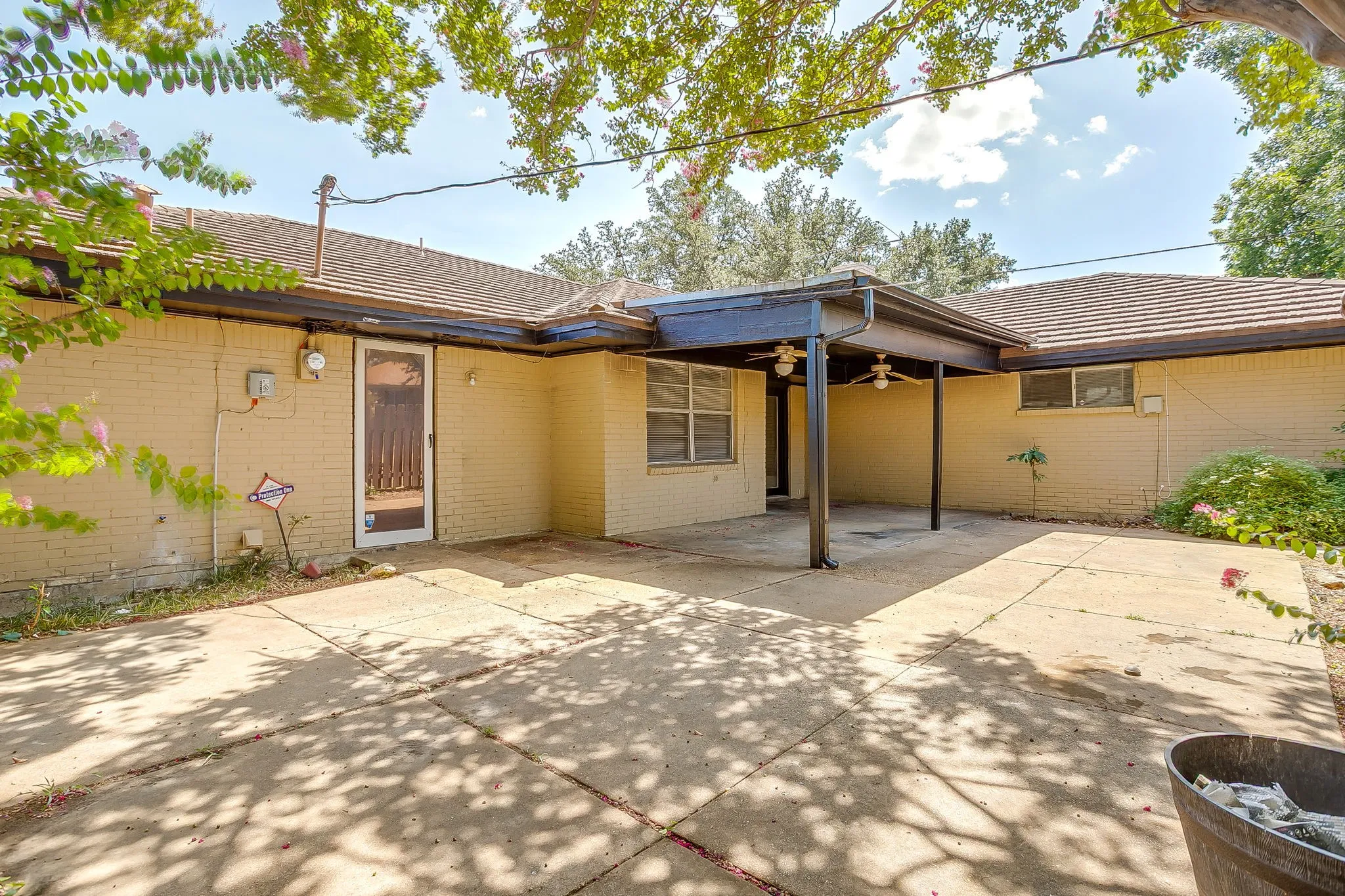 Single Family Residence For Rent in Tarrant County , 6528 Winifred Drive, Fort Worth, Texas 76133, 4 Bedroom, 2 Bathroom, 2 Garage spaces, 2,080 Sqft, built in 1969, mls#21378944, Real Estate Agent in Fort Worth, Homes For Rent in Tarrant county, Homes For Rent in Fort Worth, Realtor in Fort Worth Texas, Real Estate Brokerage Independent Realty Texas, Luminita Cordes Realtor