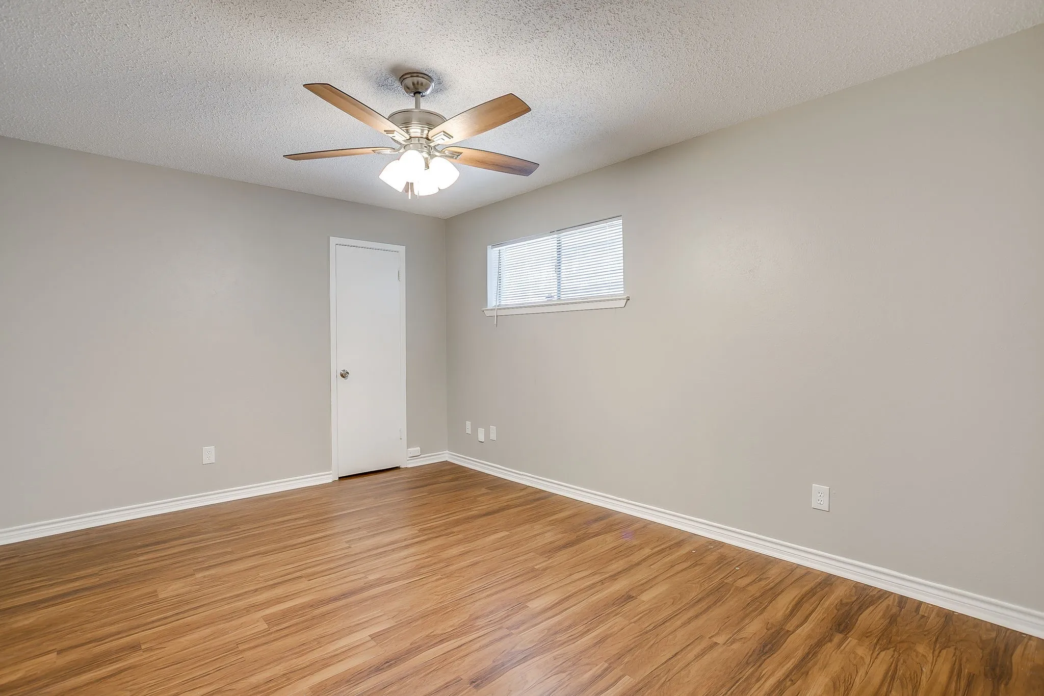 Single Family Residence For Rent in Tarrant County , 6528 Winifred Drive, Fort Worth, Texas 76133, 4 Bedroom, 2 Bathroom, 2 Garage spaces, 2,080 Sqft, built in 1969, mls#21378944, Real Estate Agent in Fort Worth, Homes For Rent in Tarrant county, Homes For Rent in Fort Worth, Realtor in Fort Worth Texas, Real Estate Brokerage Independent Realty Texas, Luminita Cordes Realtor
