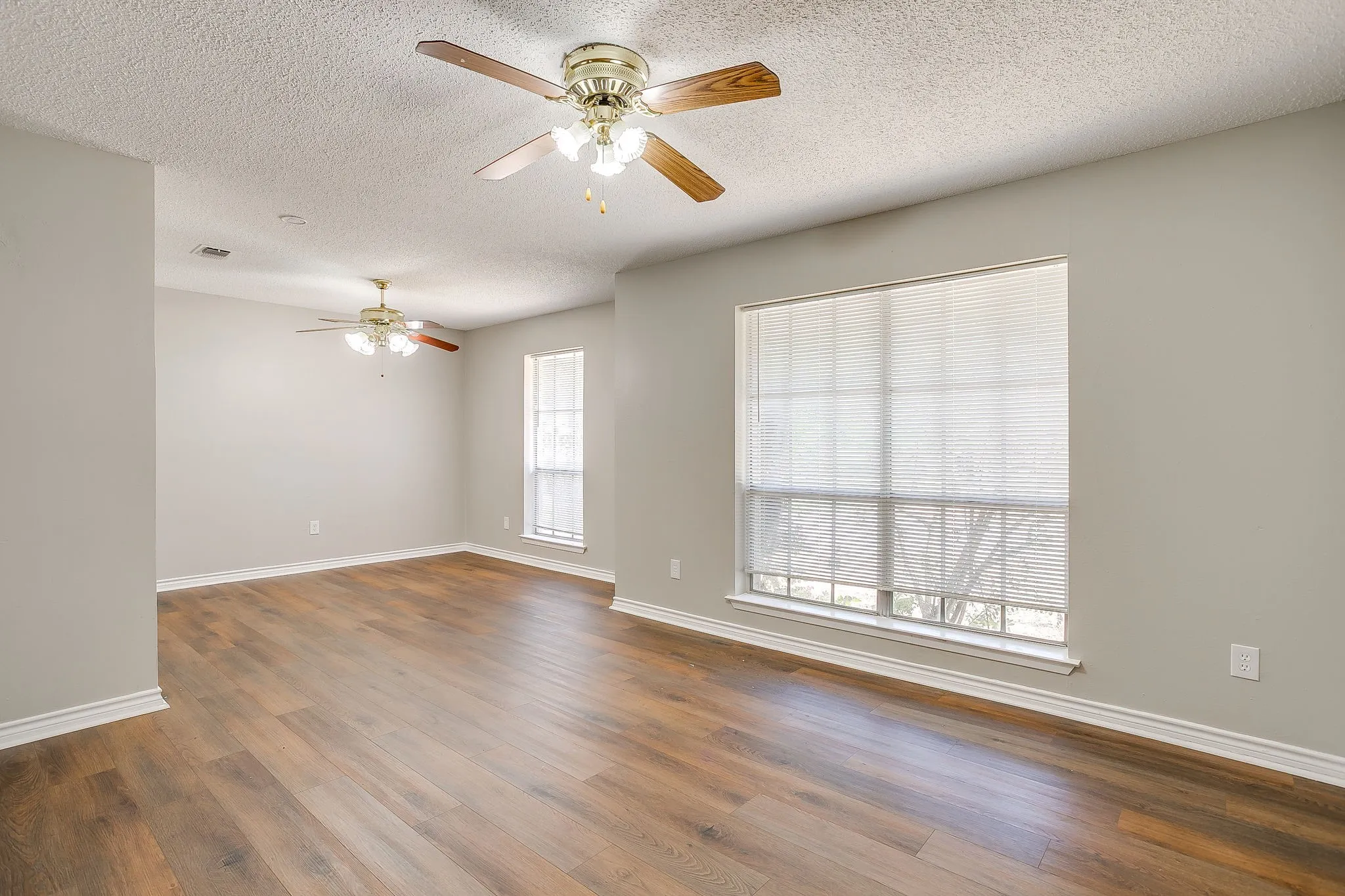 Single Family Residence For Rent in Tarrant County , 6528 Winifred Drive, Fort Worth, Texas 76133, 4 Bedroom, 2 Bathroom, 2 Garage spaces, 2,080 Sqft, built in 1969, mls#21378944, Real Estate Agent in Fort Worth, Homes For Rent in Tarrant county, Homes For Rent in Fort Worth, Realtor in Fort Worth Texas, Real Estate Brokerage Independent Realty Texas, Luminita Cordes Realtor