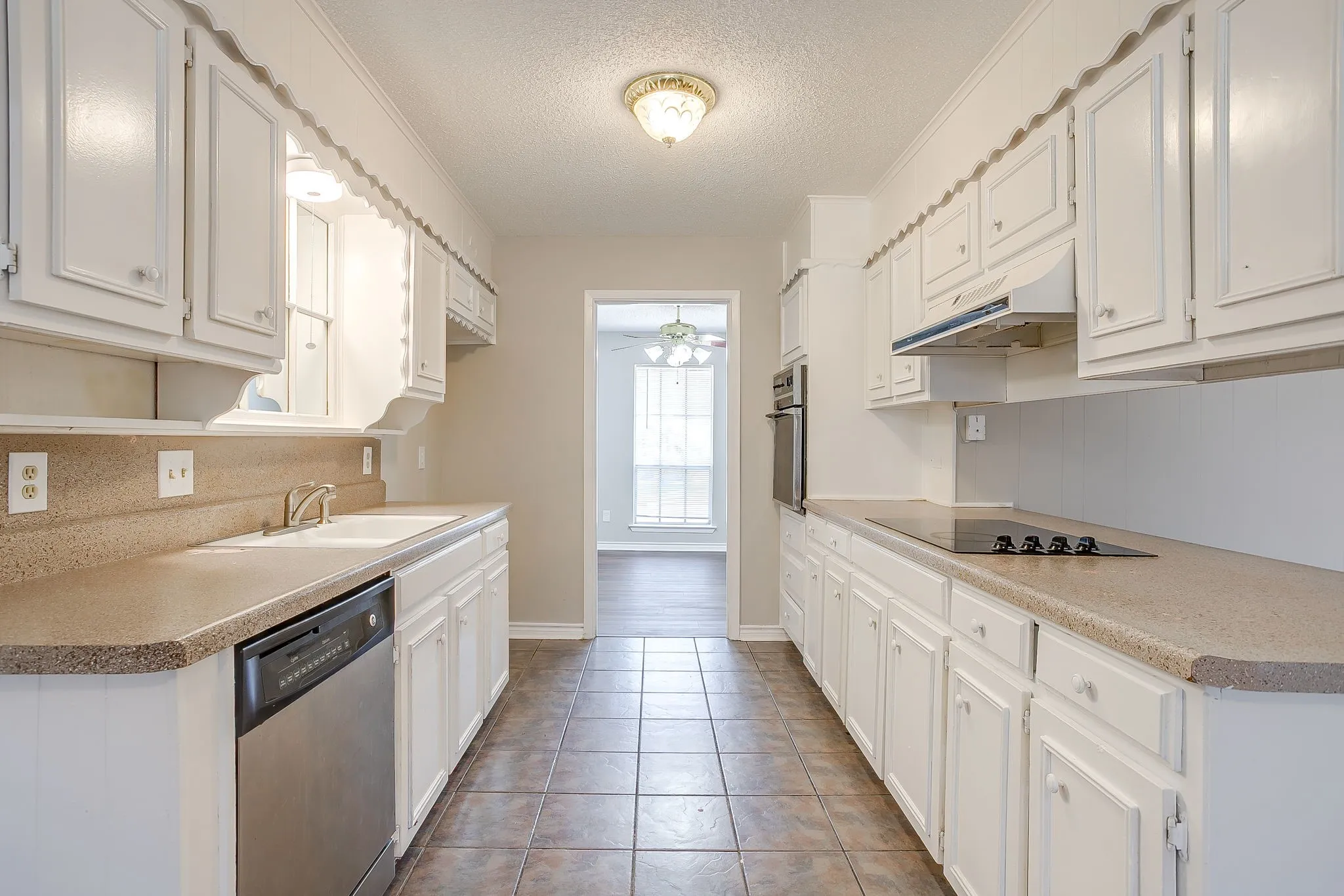 Single Family Residence For Rent in Tarrant County , 6528 Winifred Drive, Fort Worth, Texas 76133, 4 Bedroom, 2 Bathroom, 2 Garage spaces, 2,080 Sqft, built in 1969, mls#21378944, Real Estate Agent in Fort Worth, Homes For Rent in Tarrant county, Homes For Rent in Fort Worth, Realtor in Fort Worth Texas, Real Estate Brokerage Independent Realty Texas, Luminita Cordes Realtor