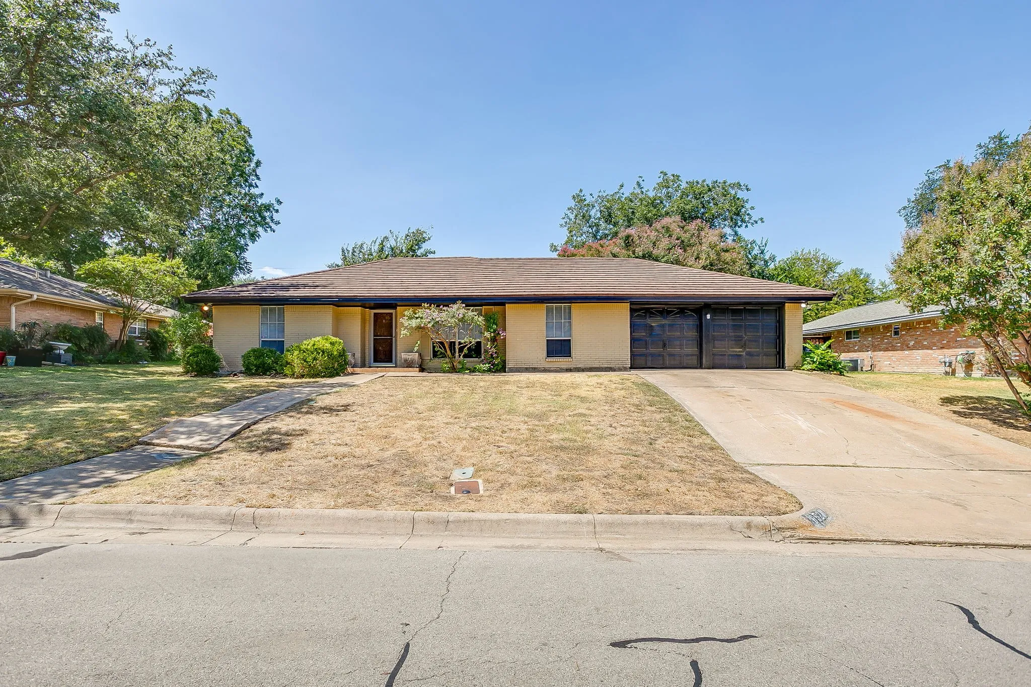 Single Family Residence For Rent in Tarrant County , 6528 Winifred Drive, Fort Worth, Texas 76133, 4 Bedroom, 2 Bathroom, 2 Garage spaces, 2,080 Sqft, built in 1969, mls#21378944, Real Estate Agent in Fort Worth, Homes For Rent in Tarrant county, Homes For Rent in Fort Worth, Realtor in Fort Worth Texas, Real Estate Brokerage Independent Realty Texas, Luminita Cordes Realtor
