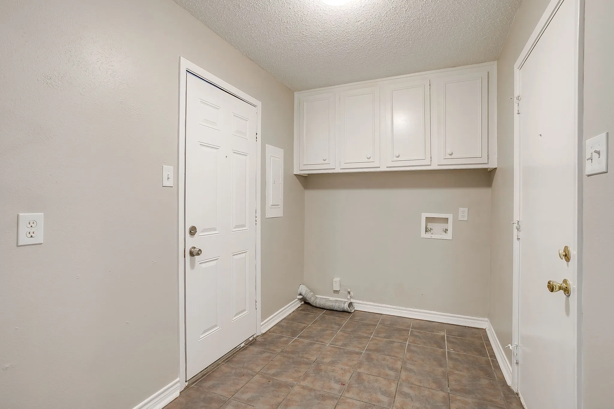 Single Family Residence For Rent in Tarrant County , 6528 Winifred Drive, Fort Worth, Texas 76133, 4 Bedroom, 2 Bathroom, 2 Garage spaces, 2,080 Sqft, built in 1969, mls#21378944, Real Estate Agent in Fort Worth, Homes For Rent in Tarrant county, Homes For Rent in Fort Worth, Realtor in Fort Worth Texas, Real Estate Brokerage Independent Realty Texas, Luminita Cordes Realtor