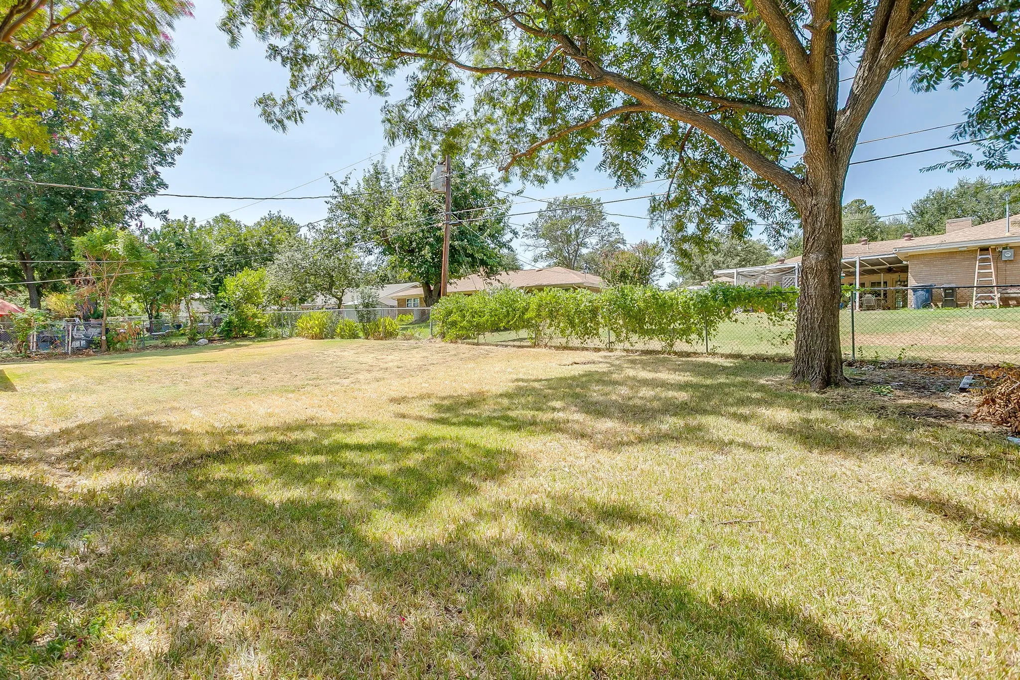 Single Family Residence For Rent in Tarrant County , 6528 Winifred Drive, Fort Worth, Texas 76133, 4 Bedroom, 2 Bathroom, 2 Garage spaces, 2,080 Sqft, built in 1969, mls#21378944, Real Estate Agent in Fort Worth, Homes For Rent in Tarrant county, Homes For Rent in Fort Worth, Realtor in Fort Worth Texas, Real Estate Brokerage Independent Realty Texas, Luminita Cordes Realtor