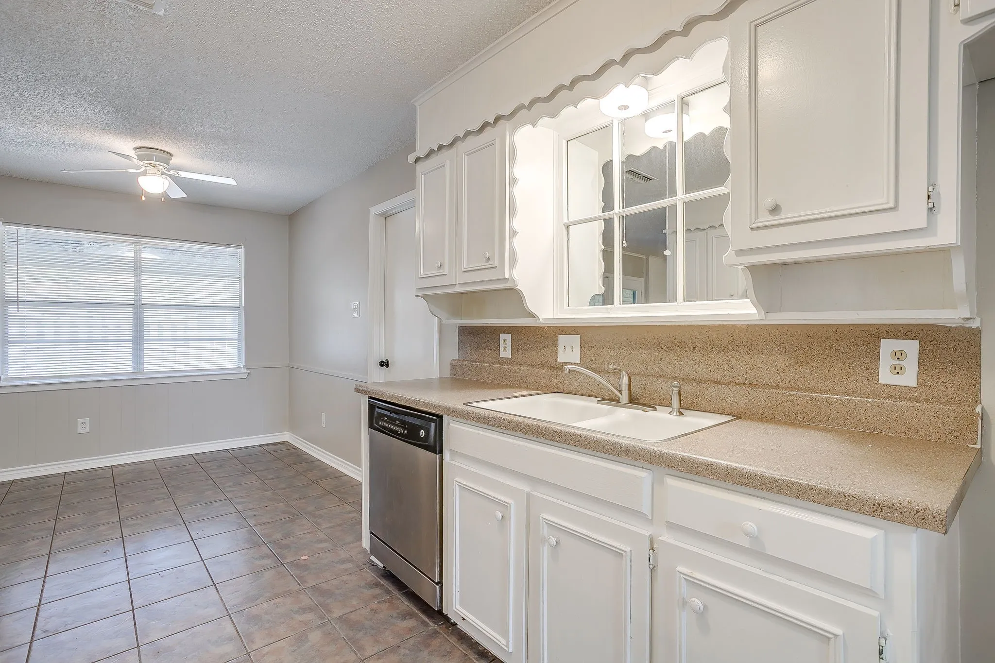 Single Family Residence For Rent in Tarrant County , 6528 Winifred Drive, Fort Worth, Texas 76133, 4 Bedroom, 2 Bathroom, 2 Garage spaces, 2,080 Sqft, built in 1969, mls#21378944, Real Estate Agent in Fort Worth, Homes For Rent in Tarrant county, Homes For Rent in Fort Worth, Realtor in Fort Worth Texas, Real Estate Brokerage Independent Realty Texas, Luminita Cordes Realtor