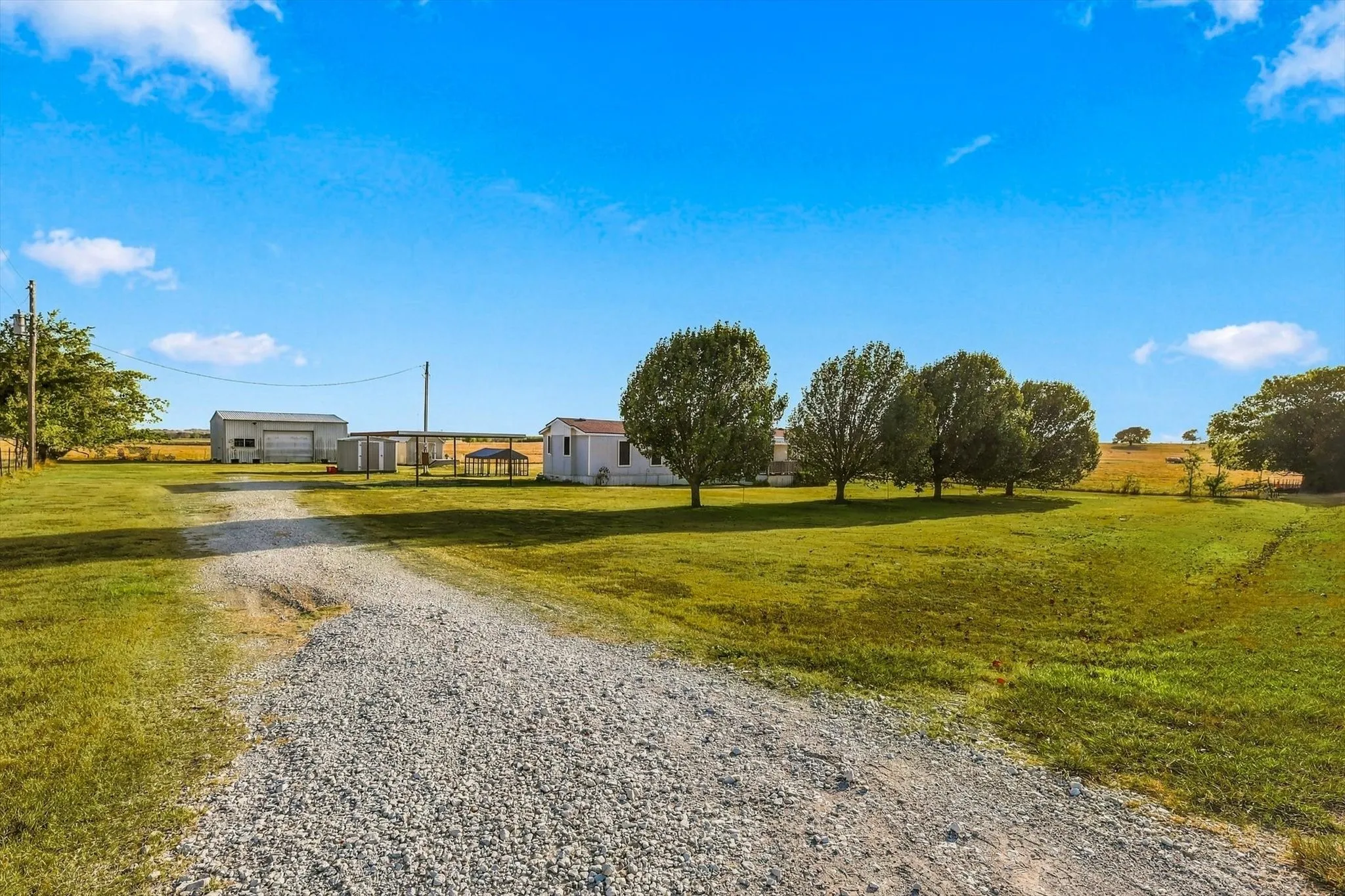Manufactured Home For Sale in Cooke County , 934 Elm Grove Road, Valley View, Texas 76272, 3 Bedroom, 2 Bathroom, Garage spaces, 1,280 Sqft, built in 1995, mls#21387938, Real Estate Agent in Valley View, Homes For Sale in Cooke county, Homes For Sale in Valley View, Realtor in Valley View Texas, Real Estate Brokerage Independent Realty Texas, Luminita Cordes Realtor