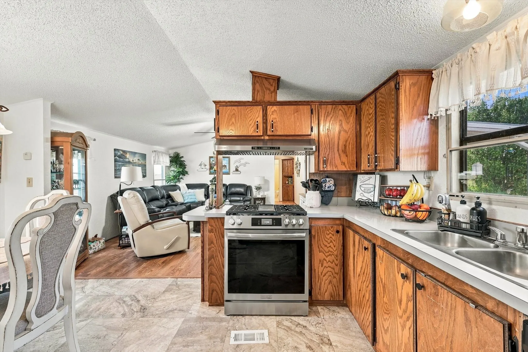 Manufactured Home For Sale in Cooke County , 934 Elm Grove Road, Valley View, Texas 76272, 3 Bedroom, 2 Bathroom, Garage spaces, 1,280 Sqft, built in 1995, mls#21387938, Real Estate Agent in Valley View, Homes For Sale in Cooke county, Homes For Sale in Valley View, Realtor in Valley View Texas, Real Estate Brokerage Independent Realty Texas, Luminita Cordes Realtor