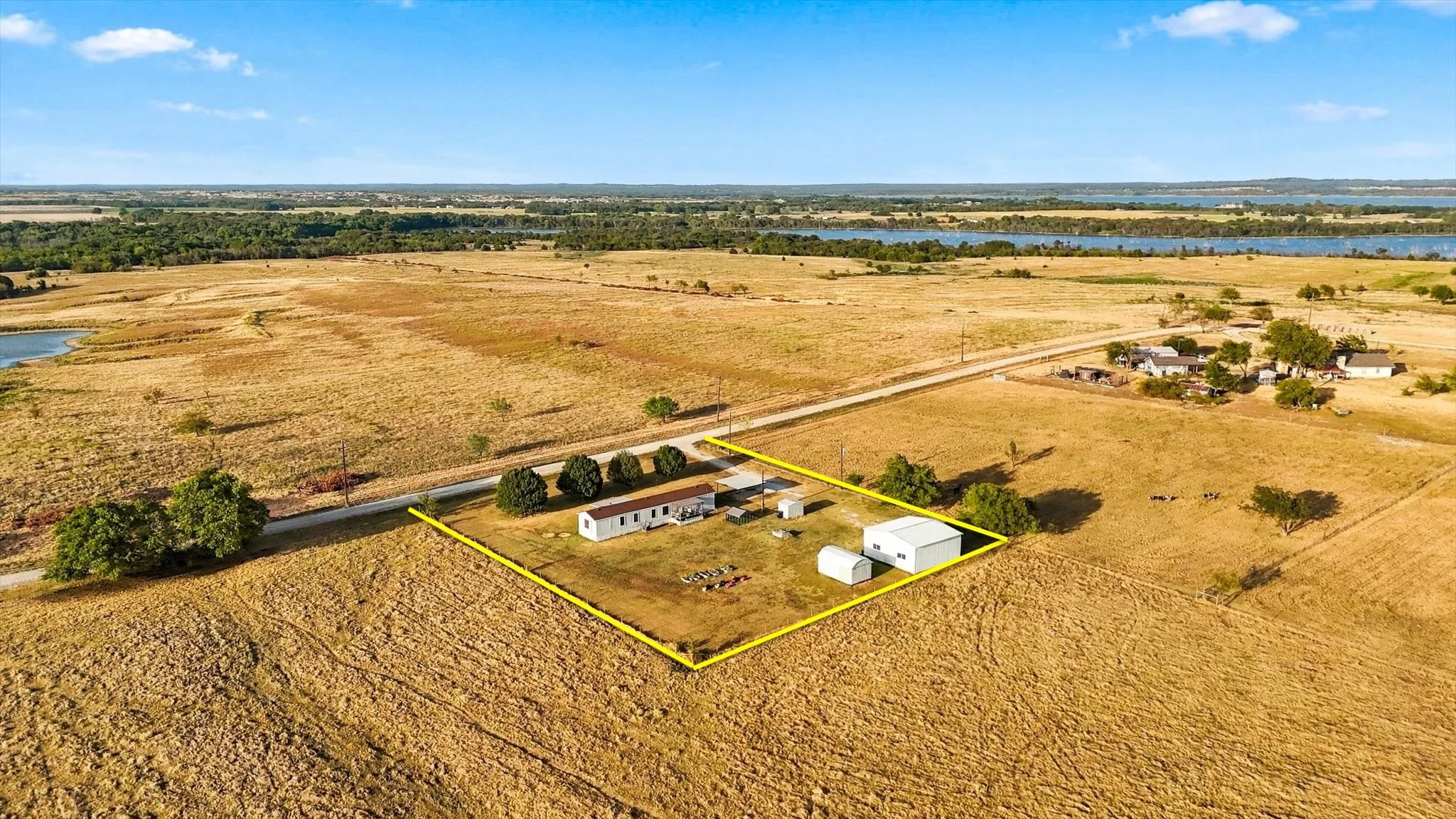 Manufactured Home For Sale in Cooke County , 934 Elm Grove Road, Valley View, Texas 76272, 3 Bedroom, 2 Bathroom, Garage spaces, 1,280 Sqft, built in 1995, mls#21387938, Real Estate Agent in Valley View, Homes For Sale in Cooke county, Homes For Sale in Valley View, Realtor in Valley View Texas, Real Estate Brokerage Independent Realty Texas, Luminita Cordes Realtor