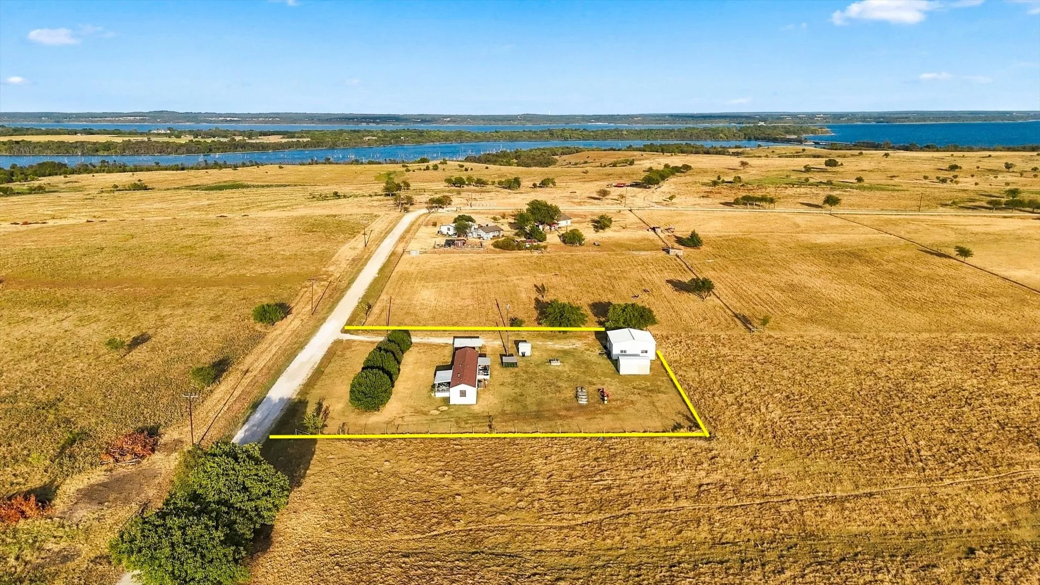 Manufactured Home For Sale in Cooke County , 934 Elm Grove Road, Valley View, Texas 76272, 3 Bedroom, 2 Bathroom, Garage spaces, 1,280 Sqft, built in 1995, mls#21387938, Real Estate Agent in Valley View, Homes For Sale in Cooke county, Homes For Sale in Valley View, Realtor in Valley View Texas, Real Estate Brokerage Independent Realty Texas, Luminita Cordes Realtor