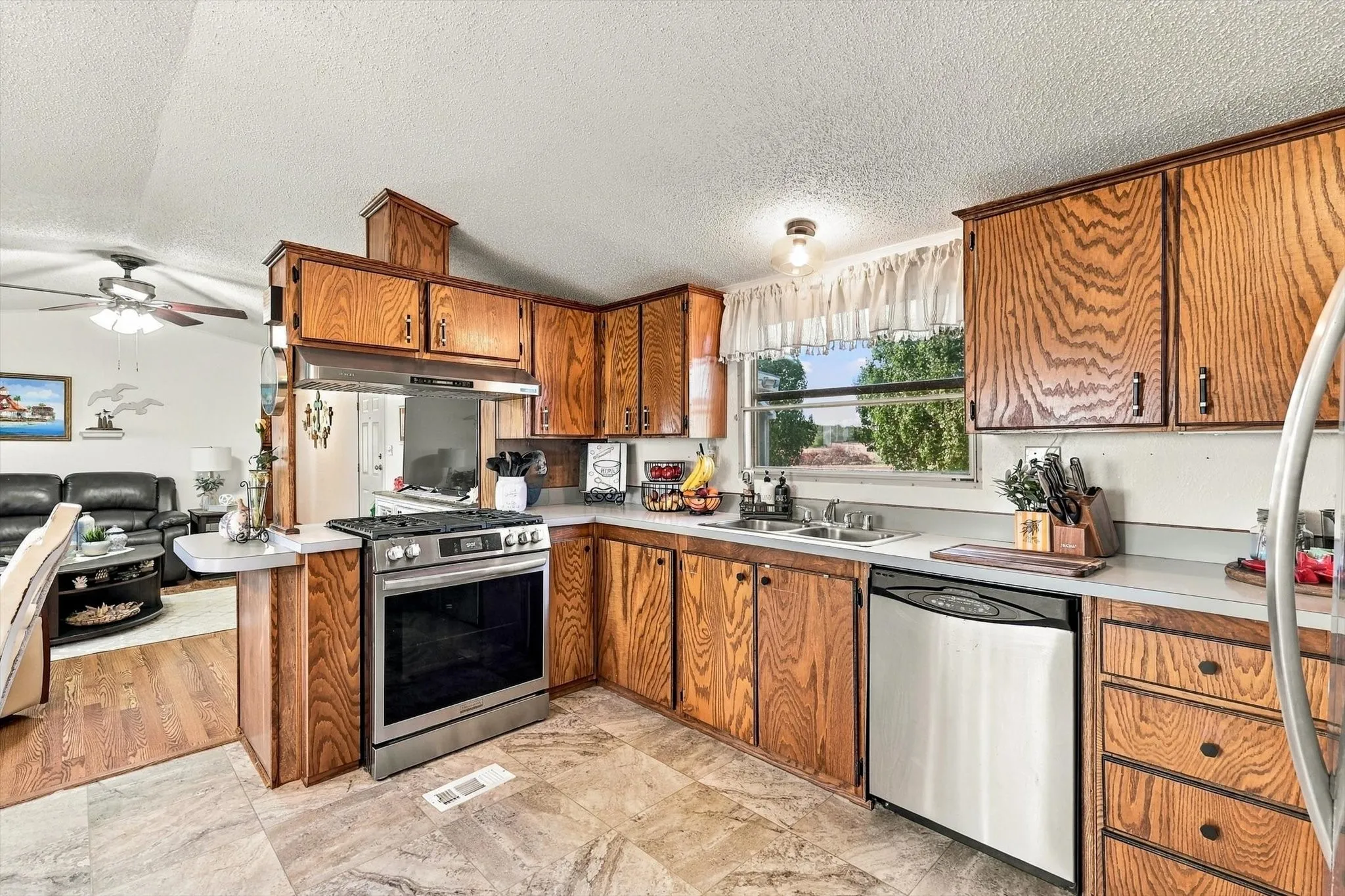 Manufactured Home For Sale in Cooke County , 934 Elm Grove Road, Valley View, Texas 76272, 3 Bedroom, 2 Bathroom, Garage spaces, 1,280 Sqft, built in 1995, mls#21387938, Real Estate Agent in Valley View, Homes For Sale in Cooke county, Homes For Sale in Valley View, Realtor in Valley View Texas, Real Estate Brokerage Independent Realty Texas, Luminita Cordes Realtor